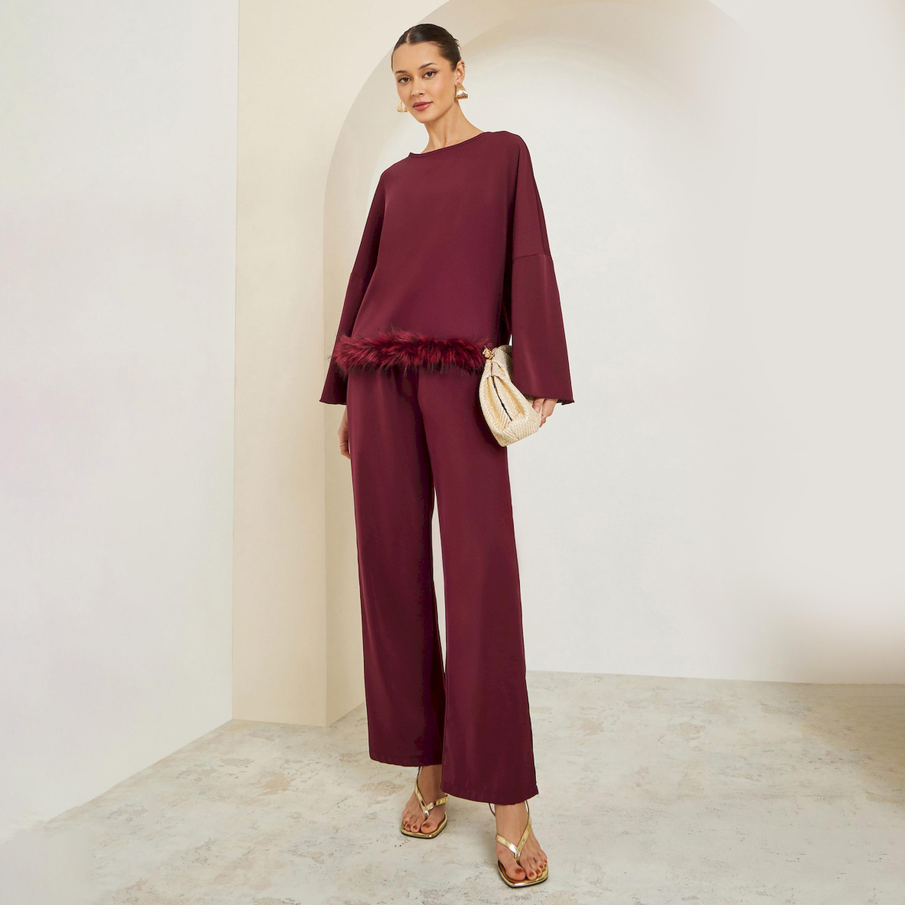 طقم منسق من بلوزة وبنطال بتفاصيل ريش صناعي-women-clothing-coordsets-image-1