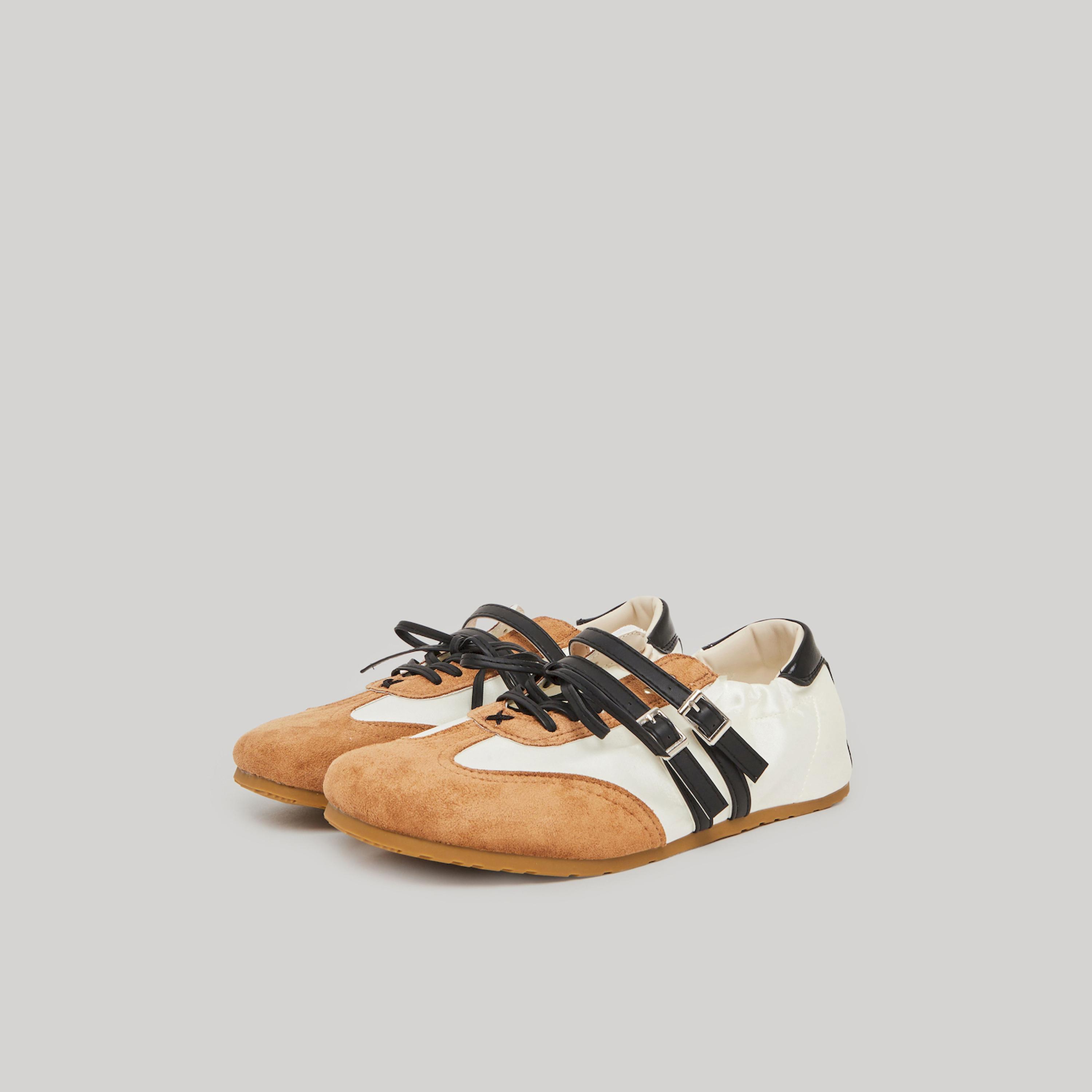 حذاء سنيكرز بتفاصيل ساتان وإبزيم-women-shoes-sneakers-image-1