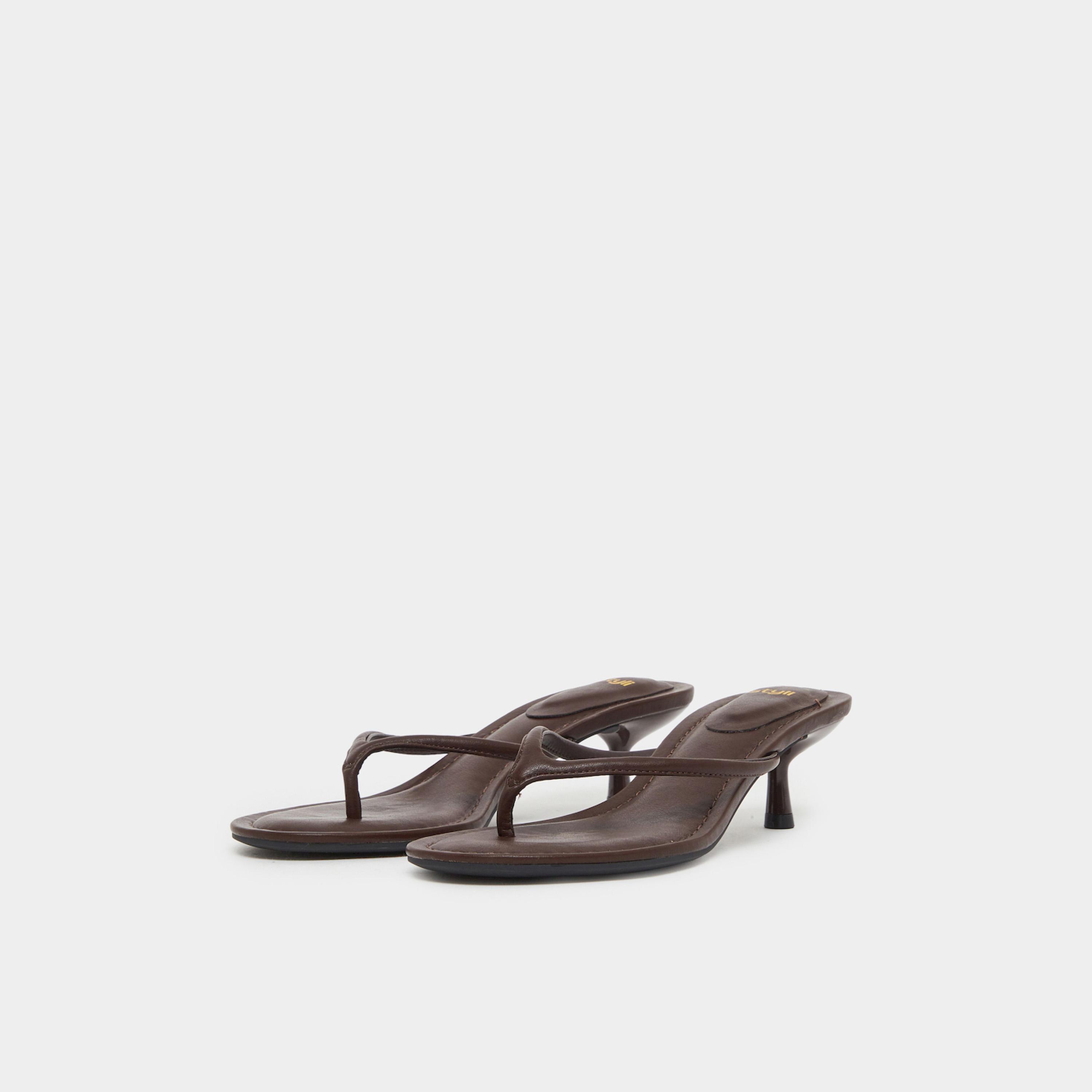 صندل ثونغ بكعب قطة منخفض-women-shoes-sandals-heeled-image-1