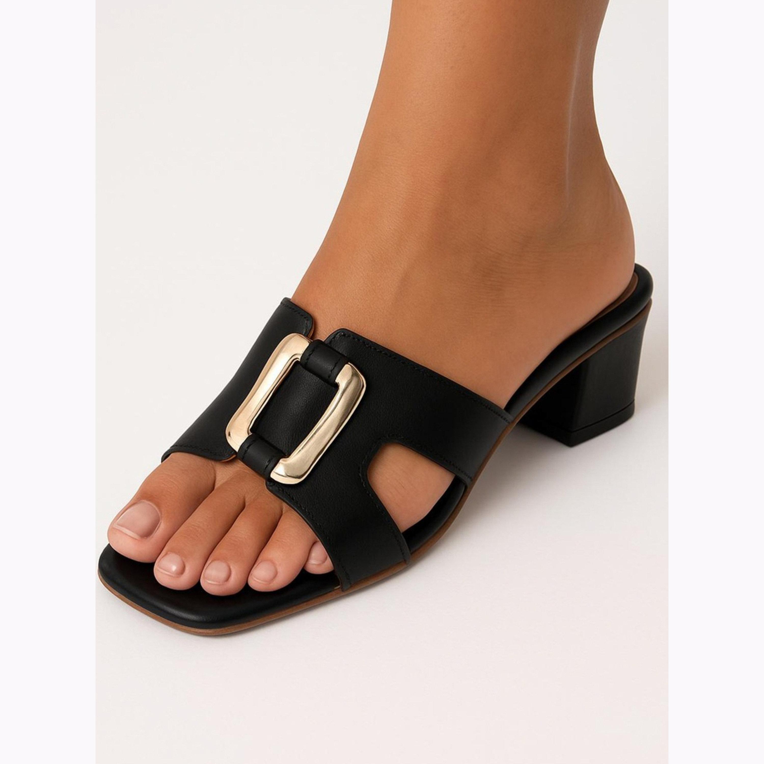 صندل بتفاصيل معدنية وكعب سميك-women-shoes-sandals-heeled-image-2
