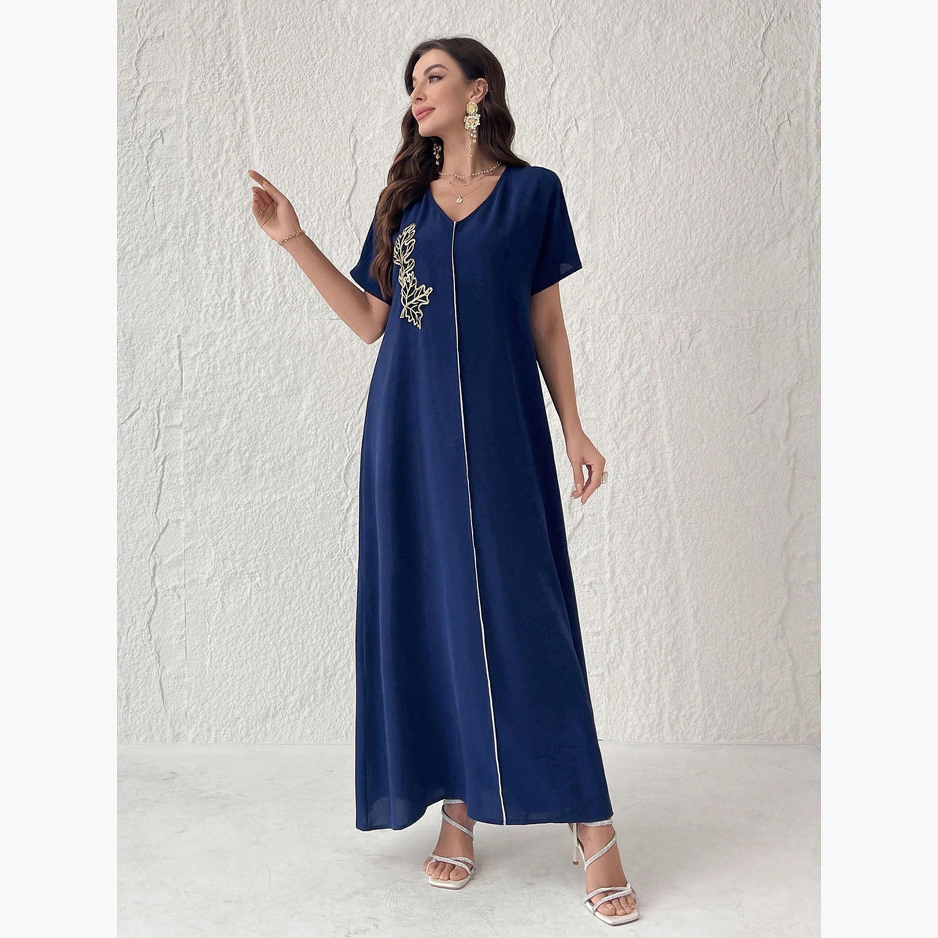 جلابية نسائية مطرزة بحافة واسعة بلون أزرق-women-arabicclothing-jalabiyas-image-2
