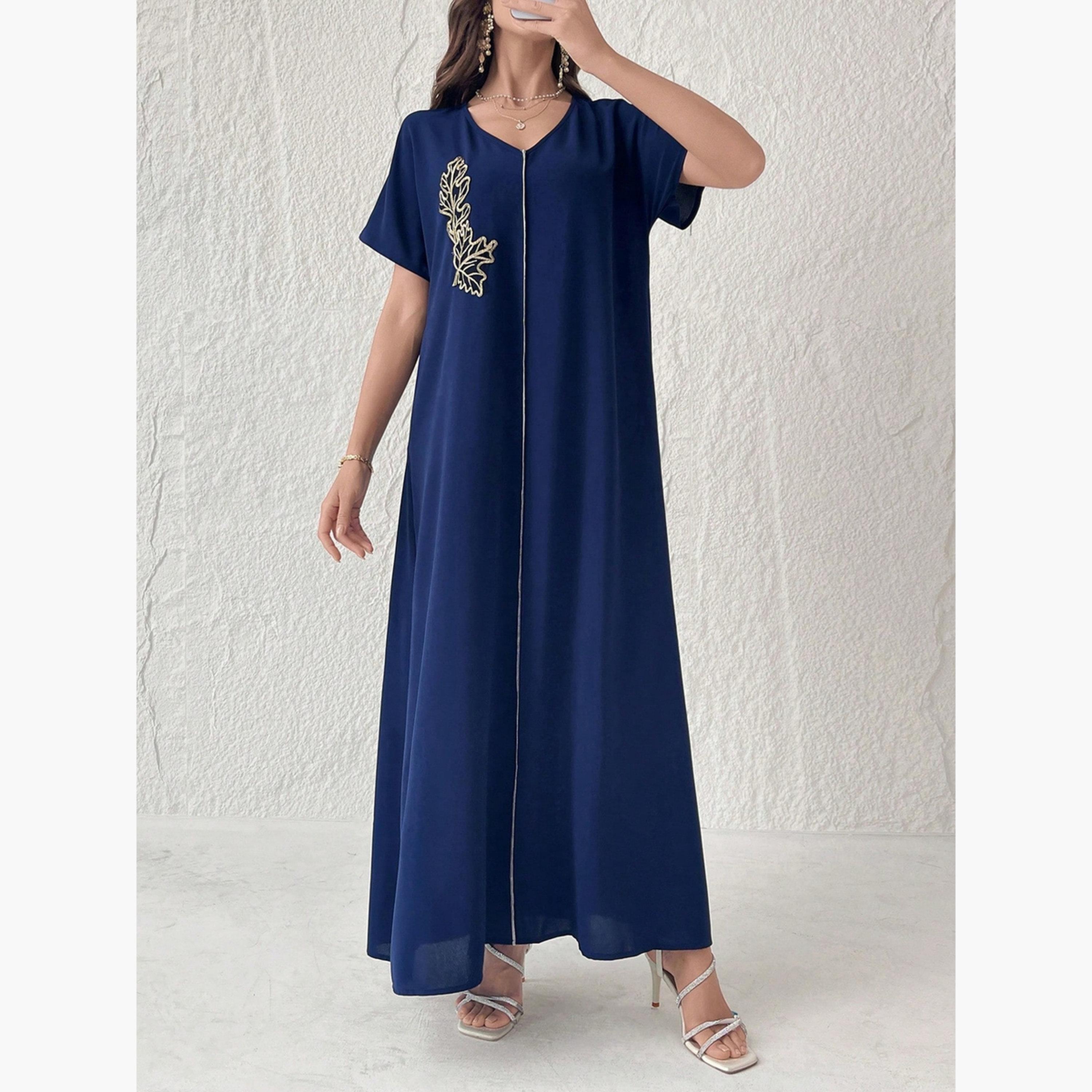 جلابية نسائية مطرزة بحافة واسعة بلون أزرق-women-arabicclothing-jalabiyas-image-4