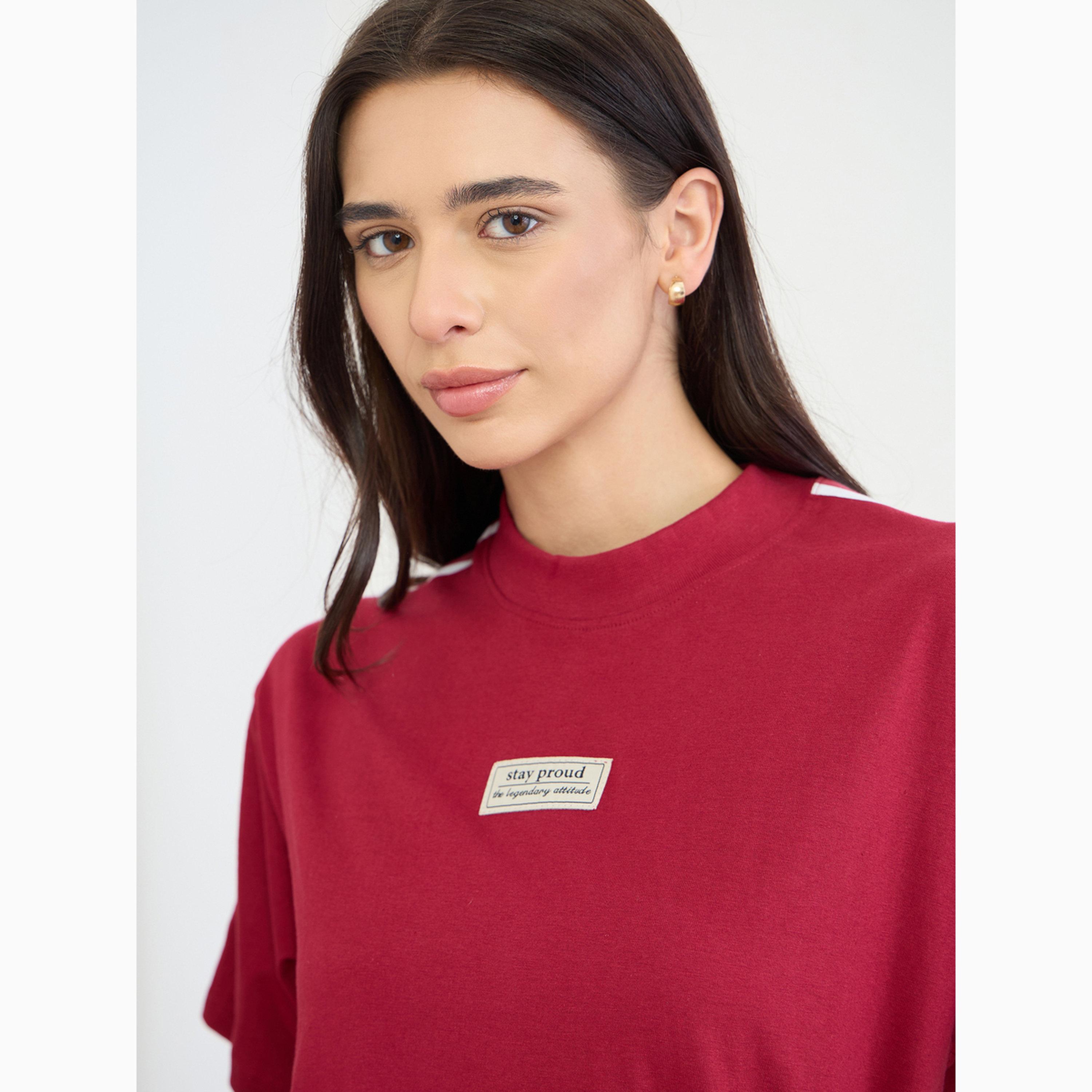 تيشيرت بقصة فضفاضة وتفاصيل شارة-women-clothing-tshirts-image-5