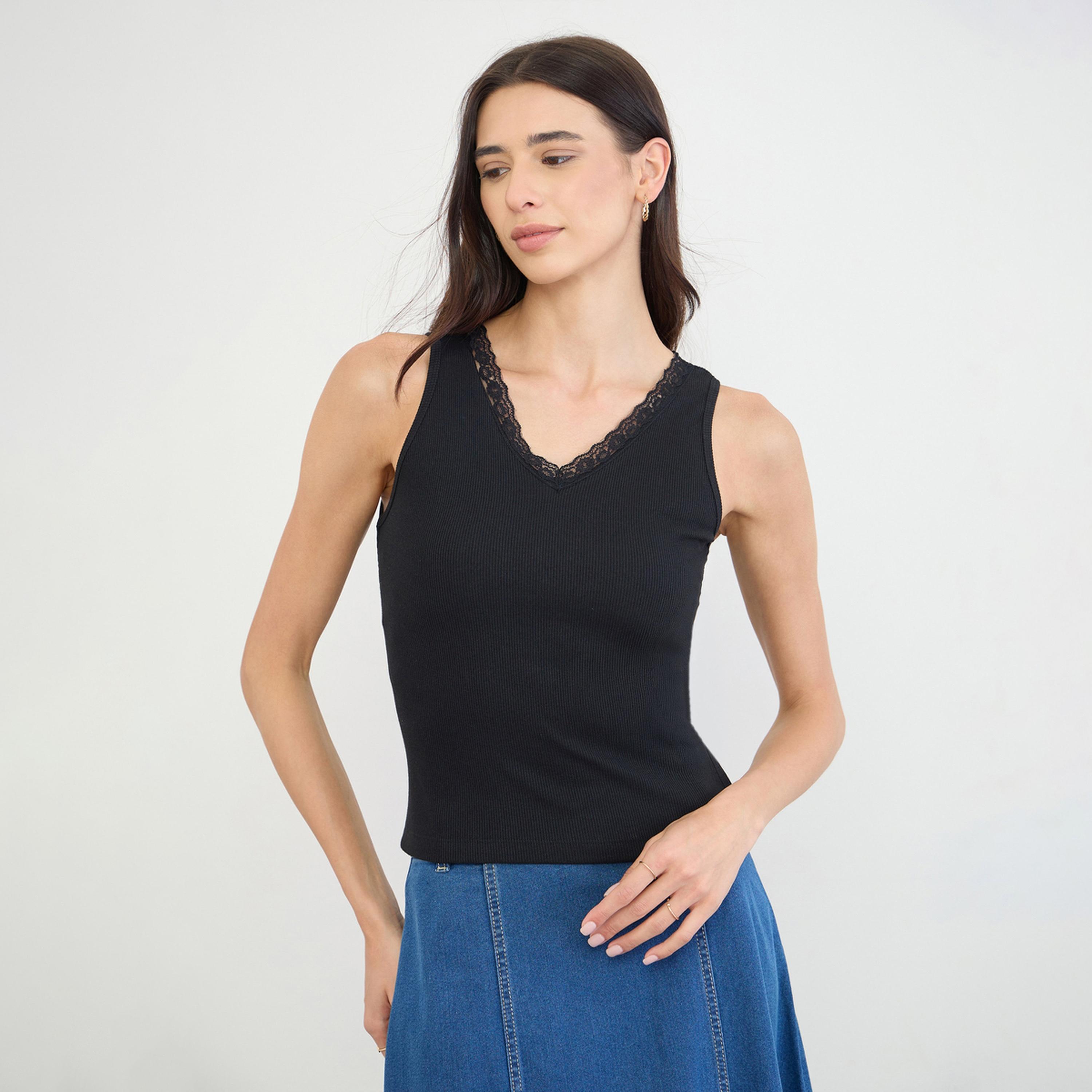 بلوزة بلا أكمام مضلعة بتفاصيل دانتيل-women-clothing-shirtsandblouses-blouses-image-1