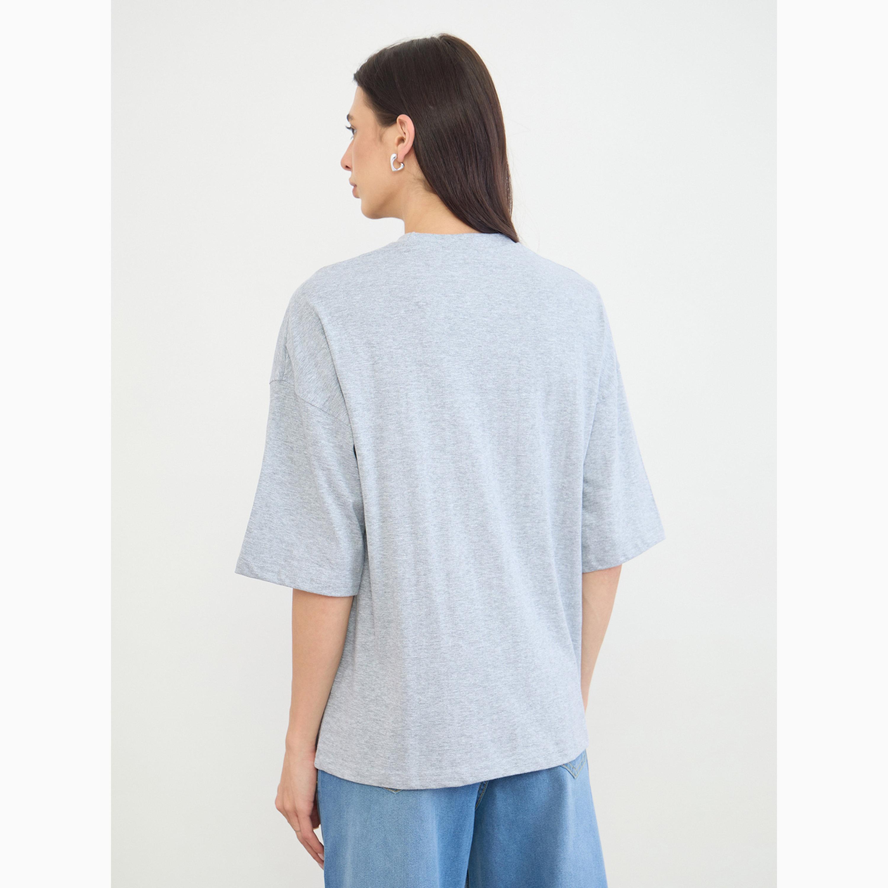 ستايلي - تيشيرت قطني رمادي مطرز بقصة واسعة-women-clothing-tshirts-image-5