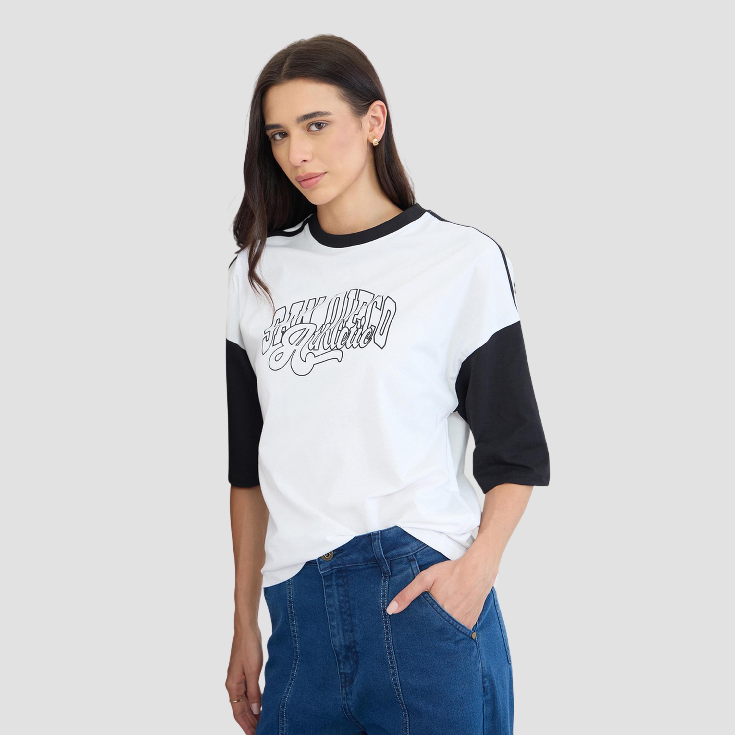 تيشيرت بقصة واسعة مطبوع بنمط كتل الالوان-women-clothing-tshirts-image-3