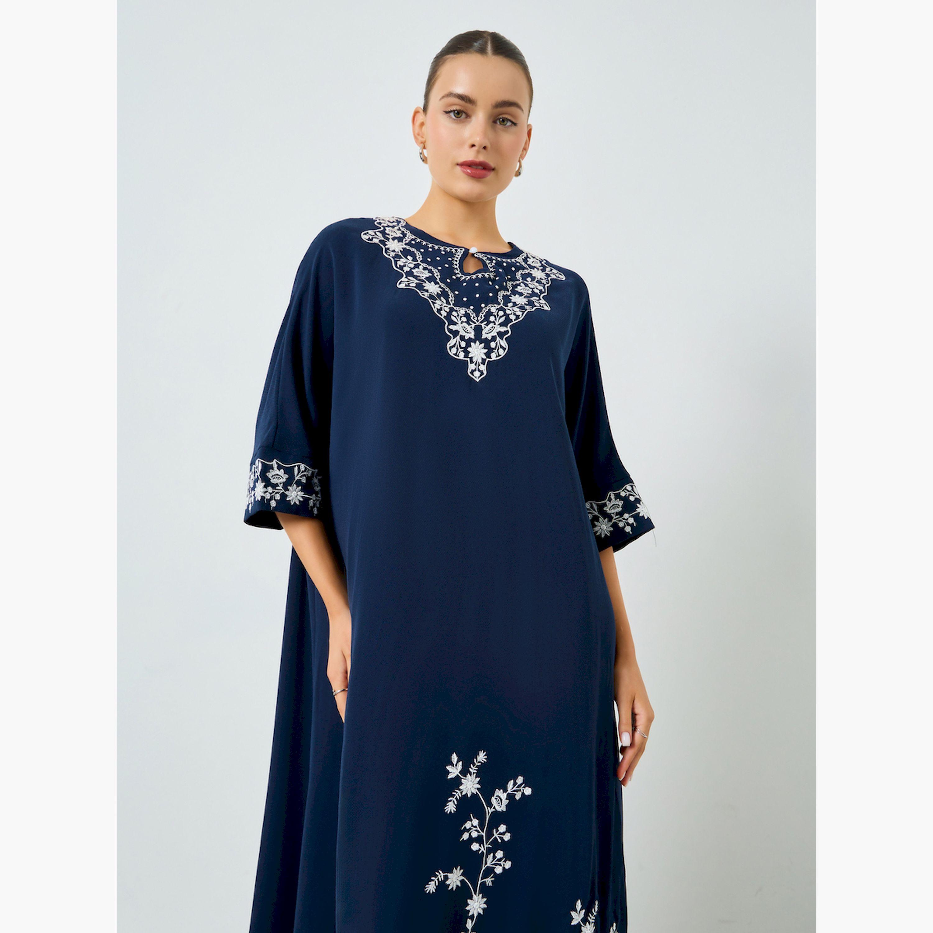 جلابية بحافة واسعة وتفاصيل مُطرّزة-women-arabicclothing-jalabiyas-image-2