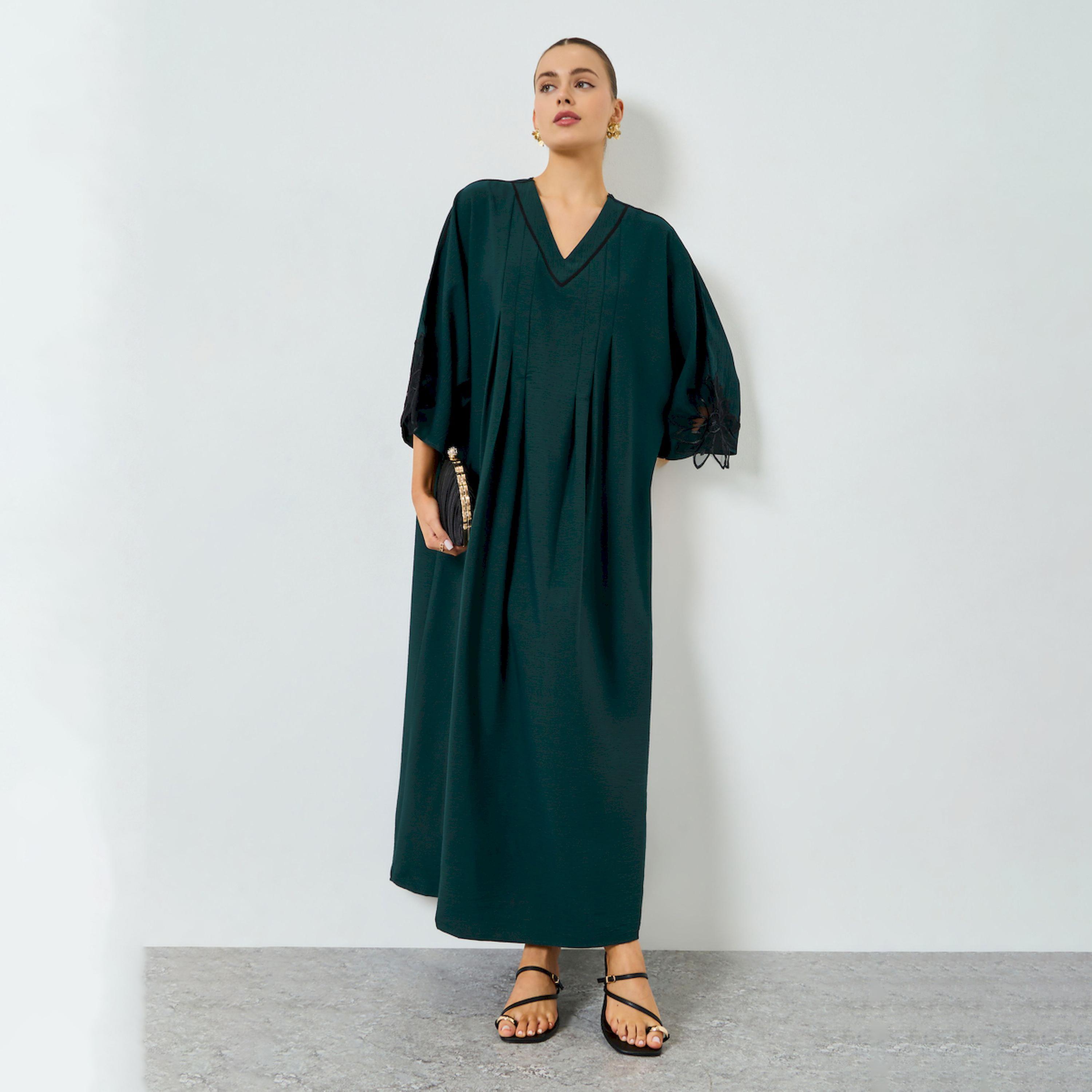 جلابية بحافة واسعة مزينة بزهور مُرقعة-women-arabicclothing-jalabiyas-image-1