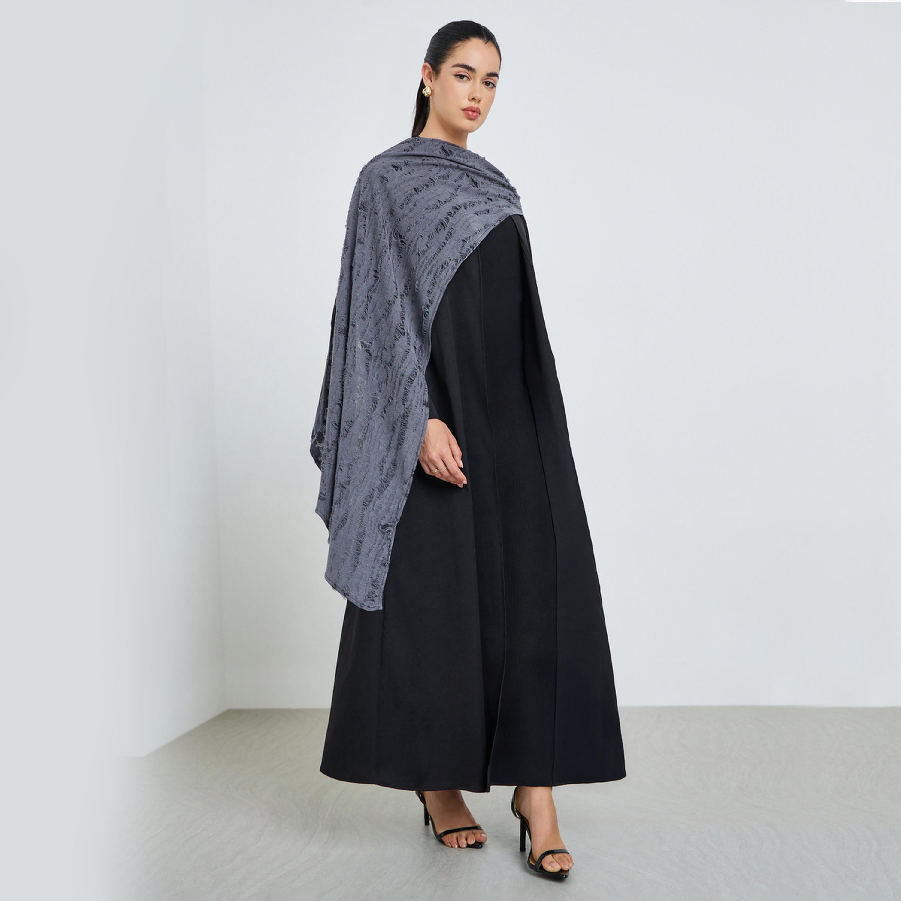 عباية سوداء مع وشاح مطبوع بملمس بارز-women-arabicclothing-abayas-image-1