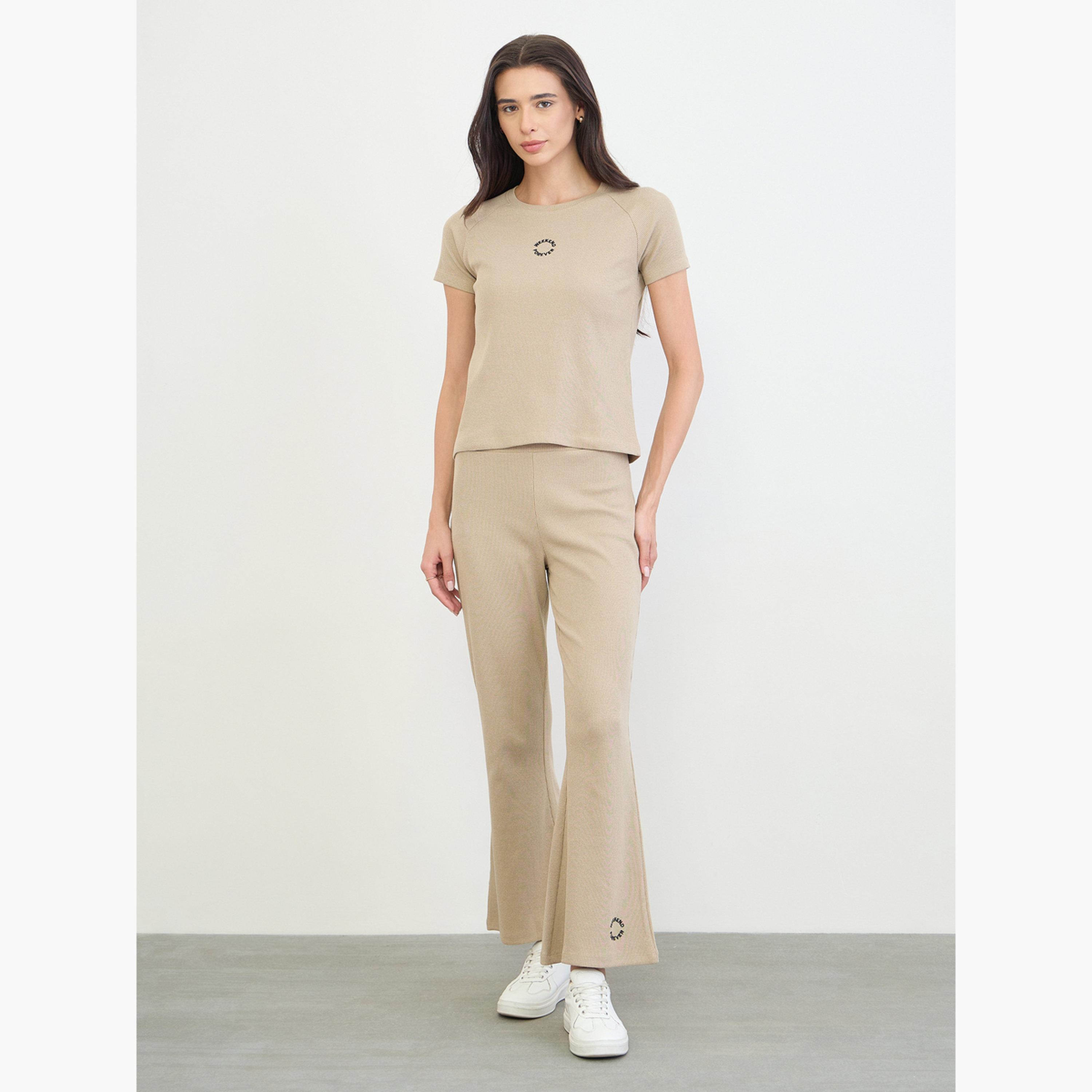 بنطال ليقنز بأرجل واسعة وتفاصيل مضلعة-women-clothing-leggings-image-2