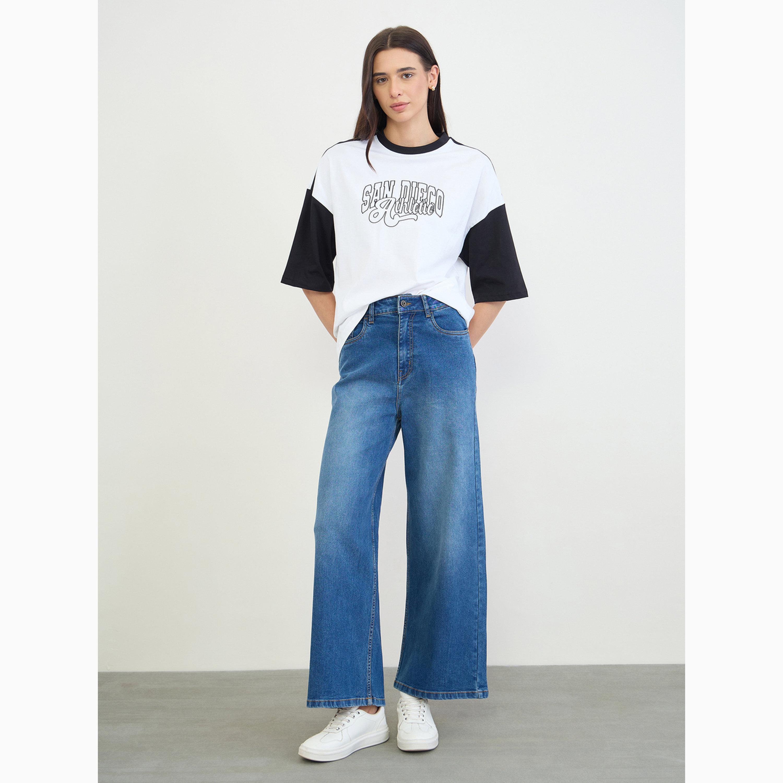 جينز بخصر عالي وأرجل واسعة غسيل باهت-women-clothing-bottoms-jeans-image-2