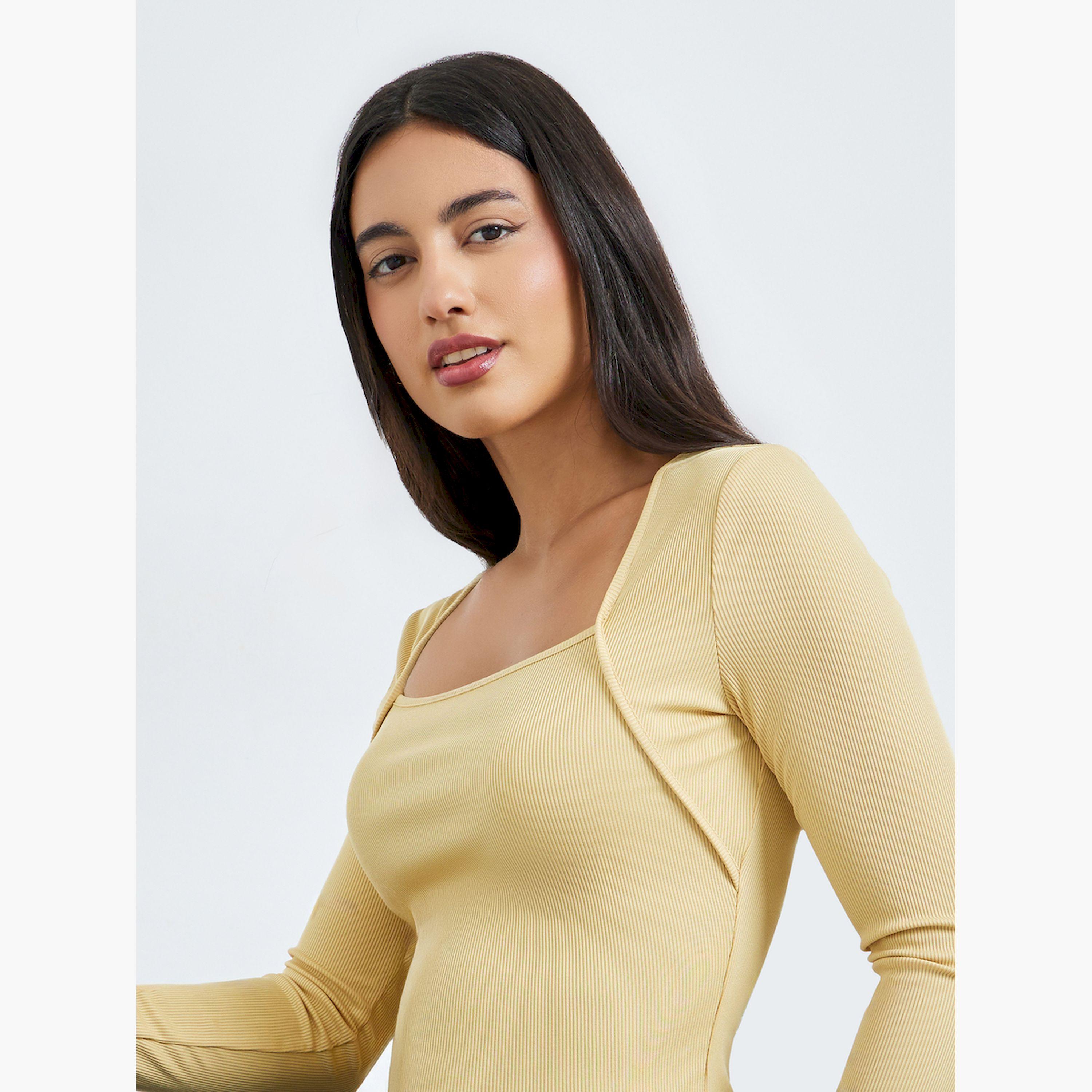 ستايلي - بلوزة ضيقة برقبة مربعة من التريكو لون اصفر-women-clothing-tshirts-image-3