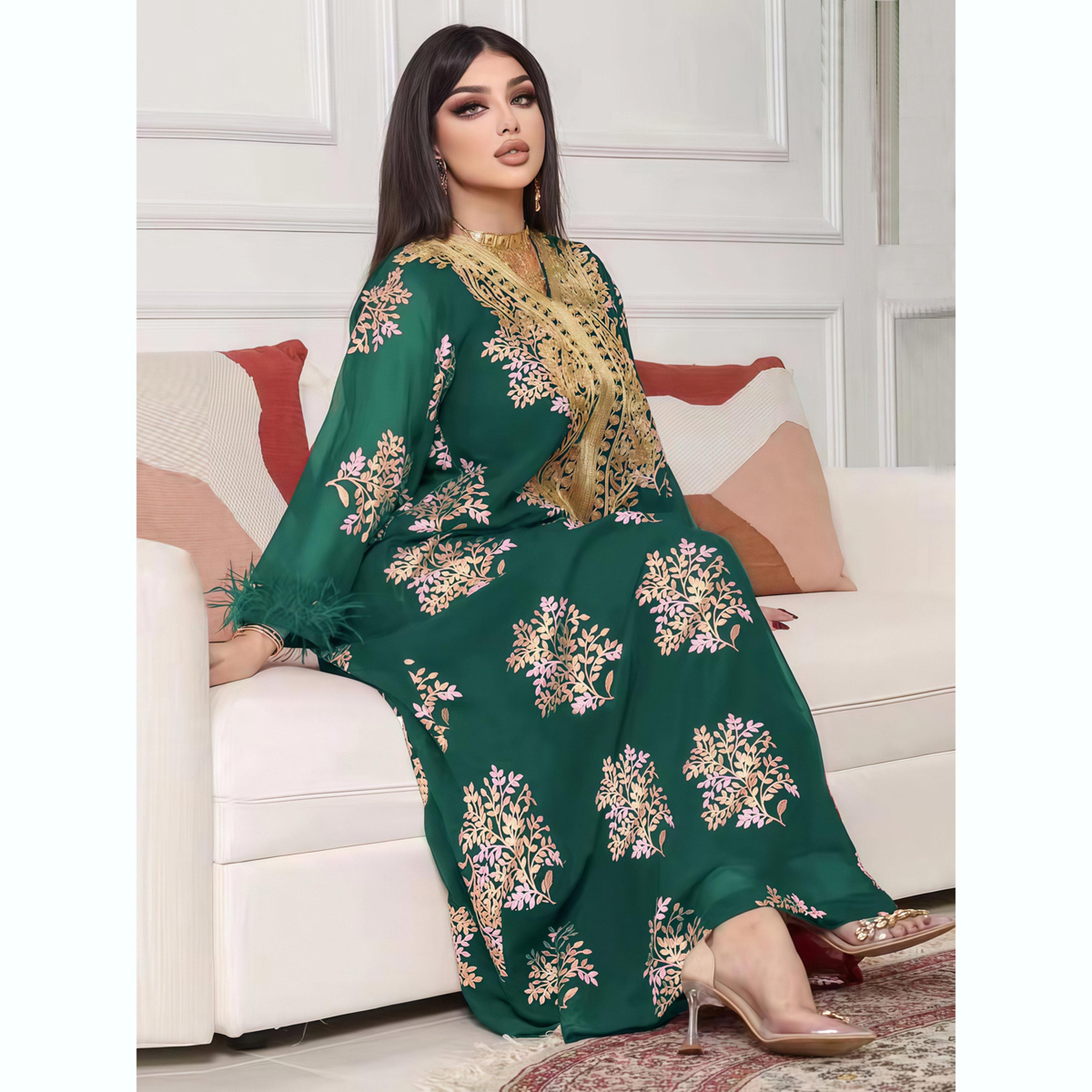 جلابية نسائية مطرزة بحافة واسعة بلون أخضر-women-arabicclothing-jalabiyas-image-4