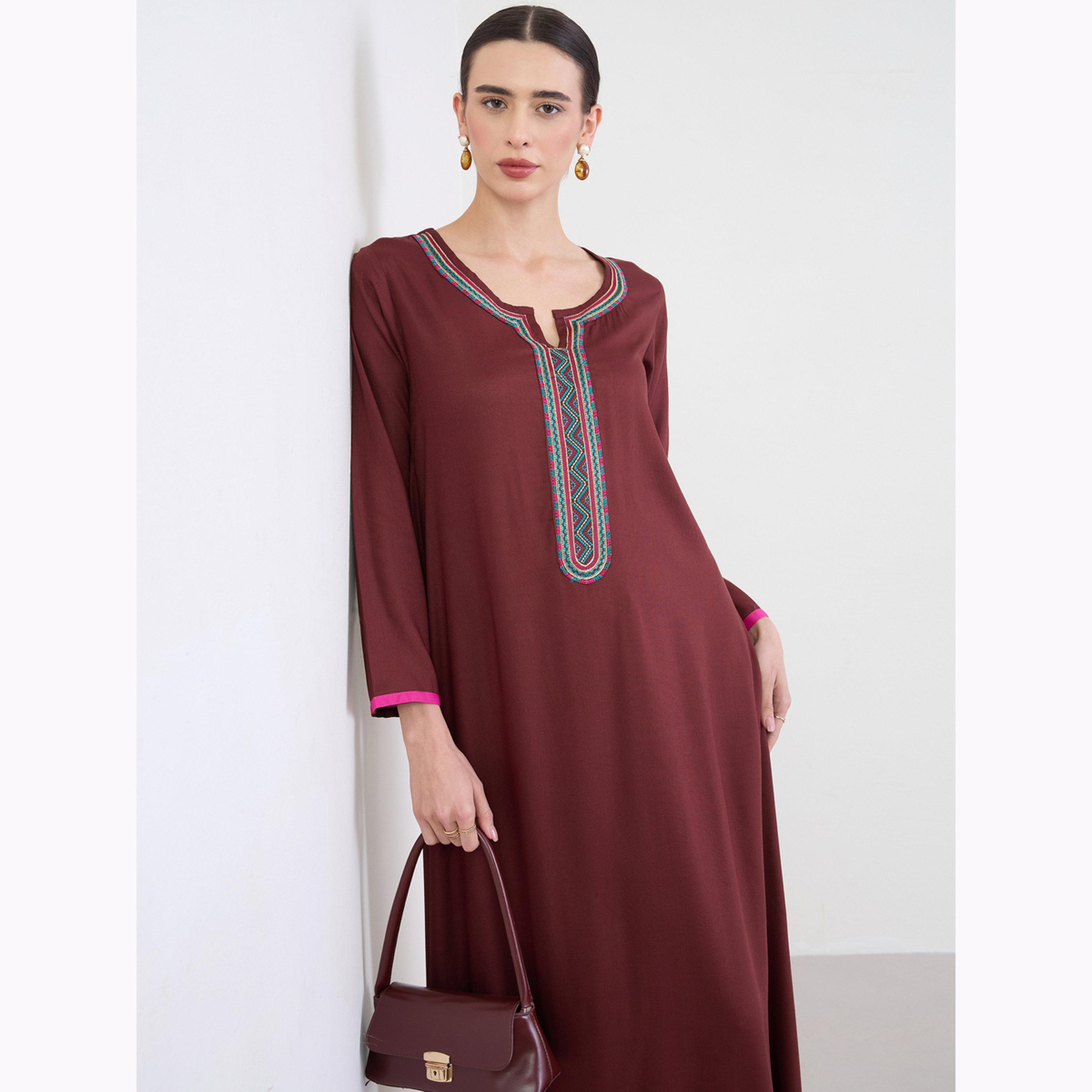 جلابية بياقة مفتوحة مطرزة-women-arabicclothing-jalabiyas-image-2