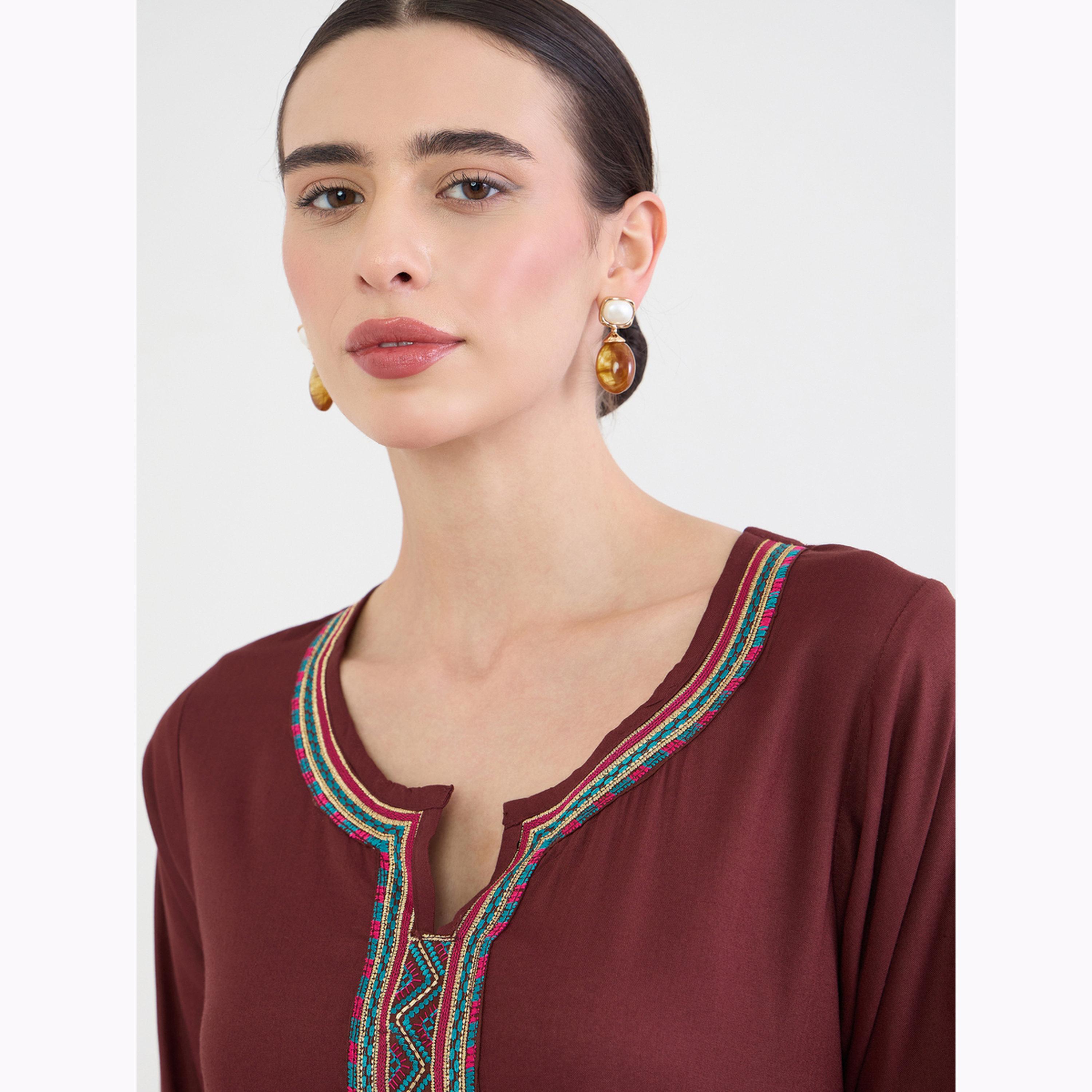 جلابية بياقة مفتوحة مطرزة-women-arabicclothing-jalabiyas-image-5
