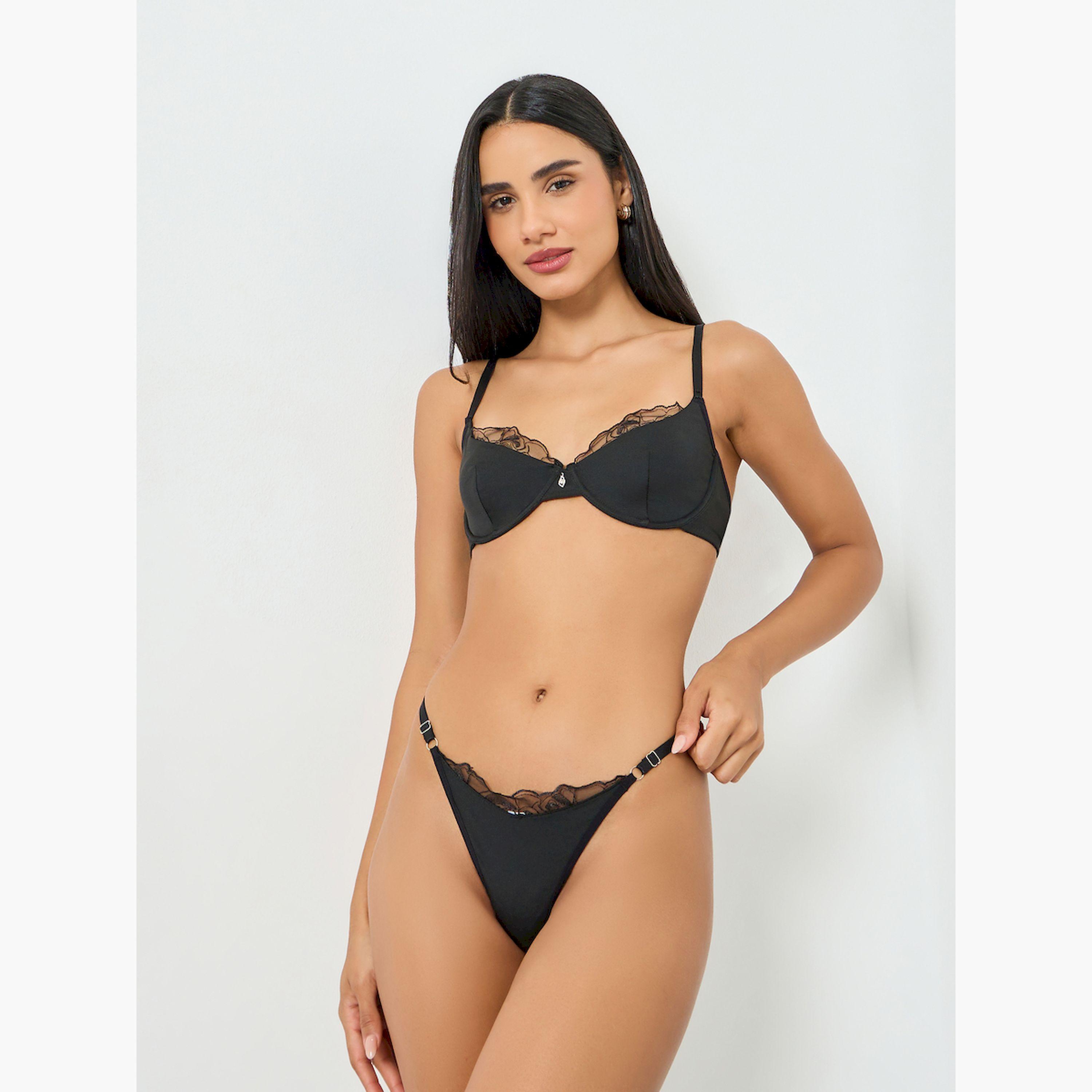 مجموعة من سراويل داخلية وصدرية بتفاصيل دانتيل وأسلاك وحشوة-women-clothing-lingerie-lingeriesets-image-1