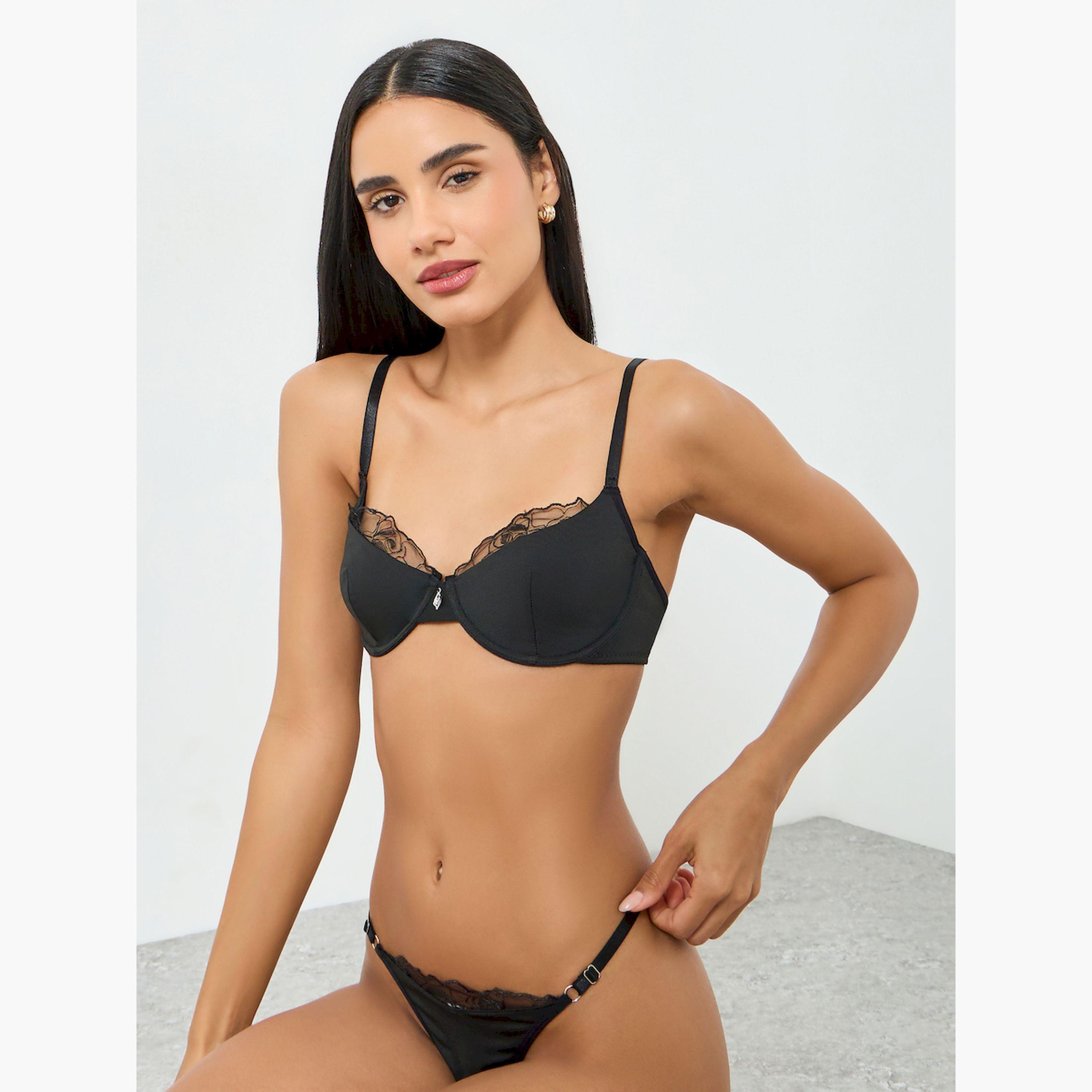 مجموعة من سراويل داخلية وصدرية بتفاصيل دانتيل وأسلاك وحشوة-women-clothing-lingerie-lingeriesets-image-2