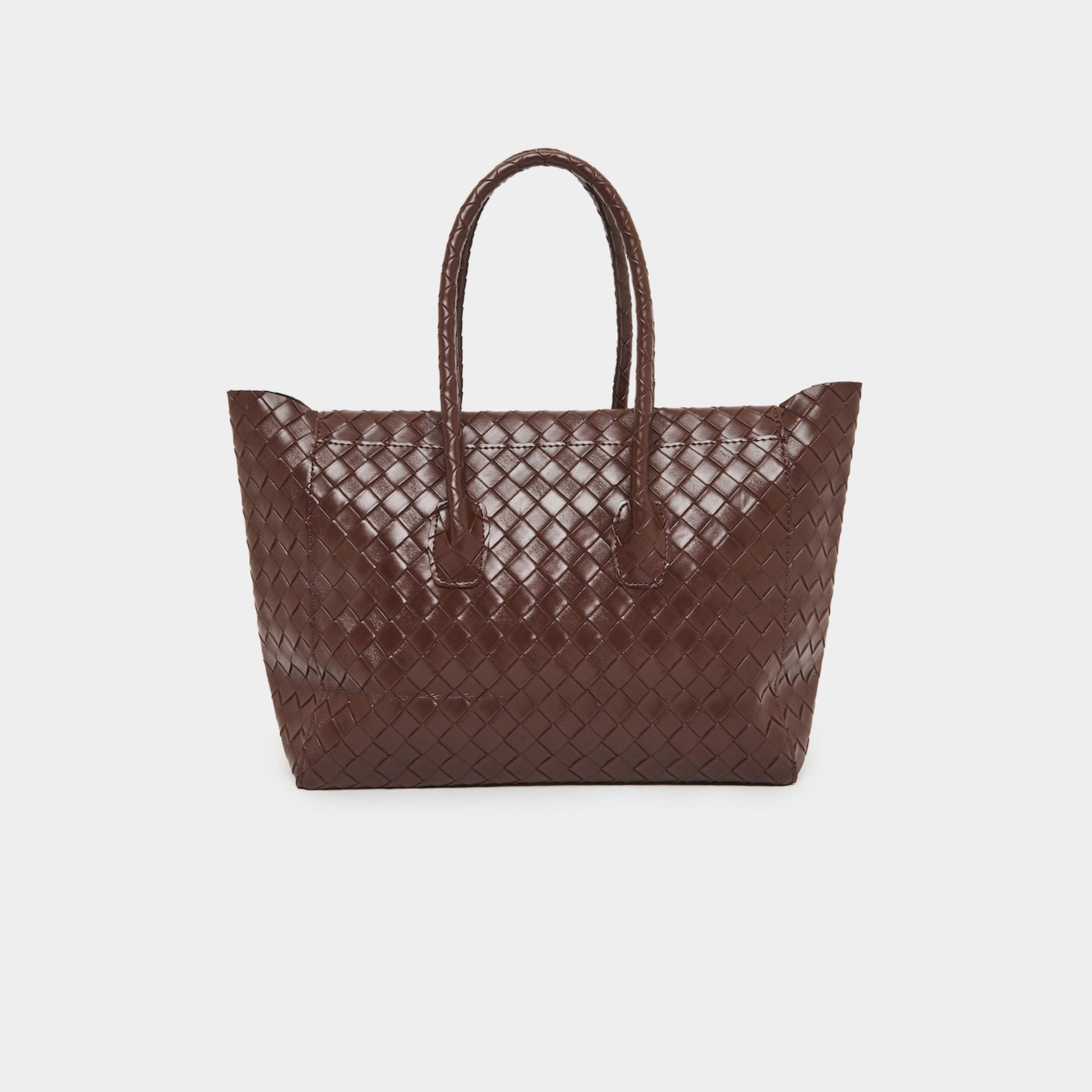 حقيبة كتف من الجلد المجدول-women-bagsandwallets-handbags-image-2