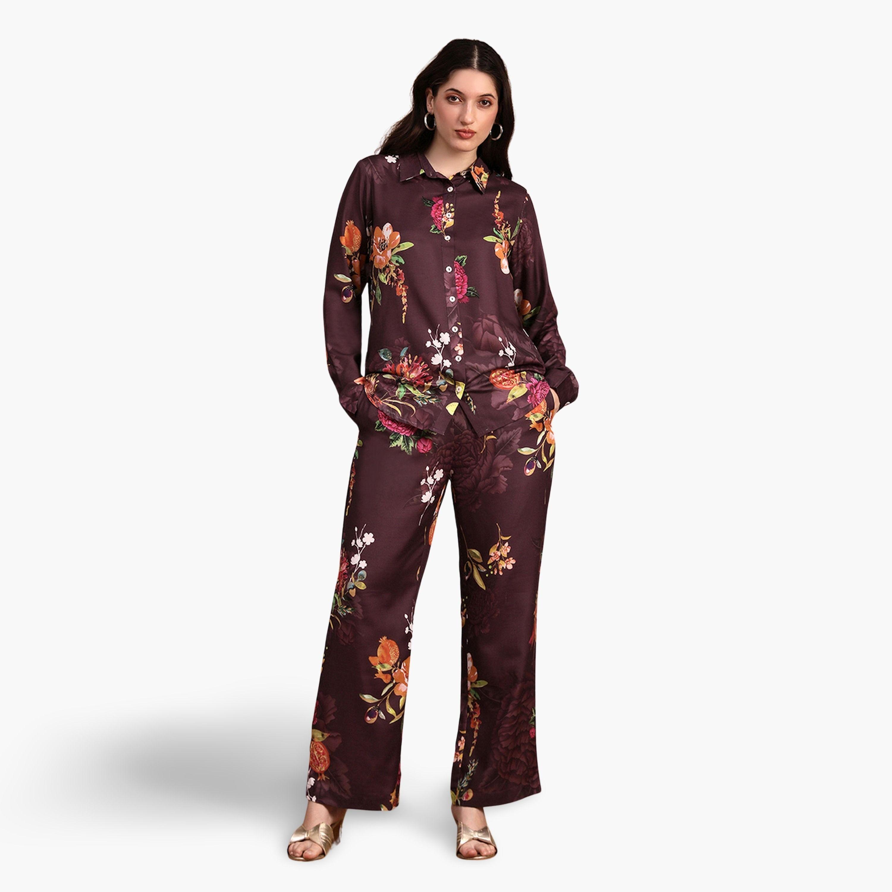 طقم قميص بياقة مطبوع بزهور وبنطلون-women-clothing-coordsets-image-1