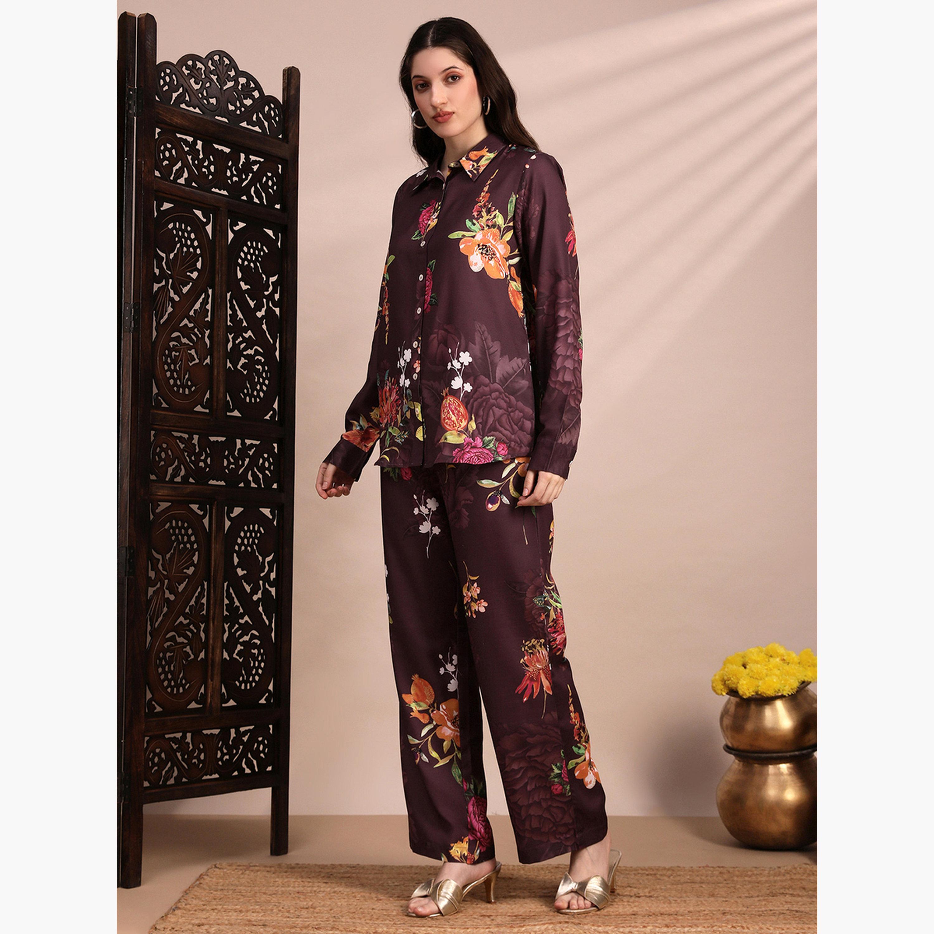طقم قميص بياقة مطبوع بزهور وبنطلون-women-clothing-coordsets-image-2