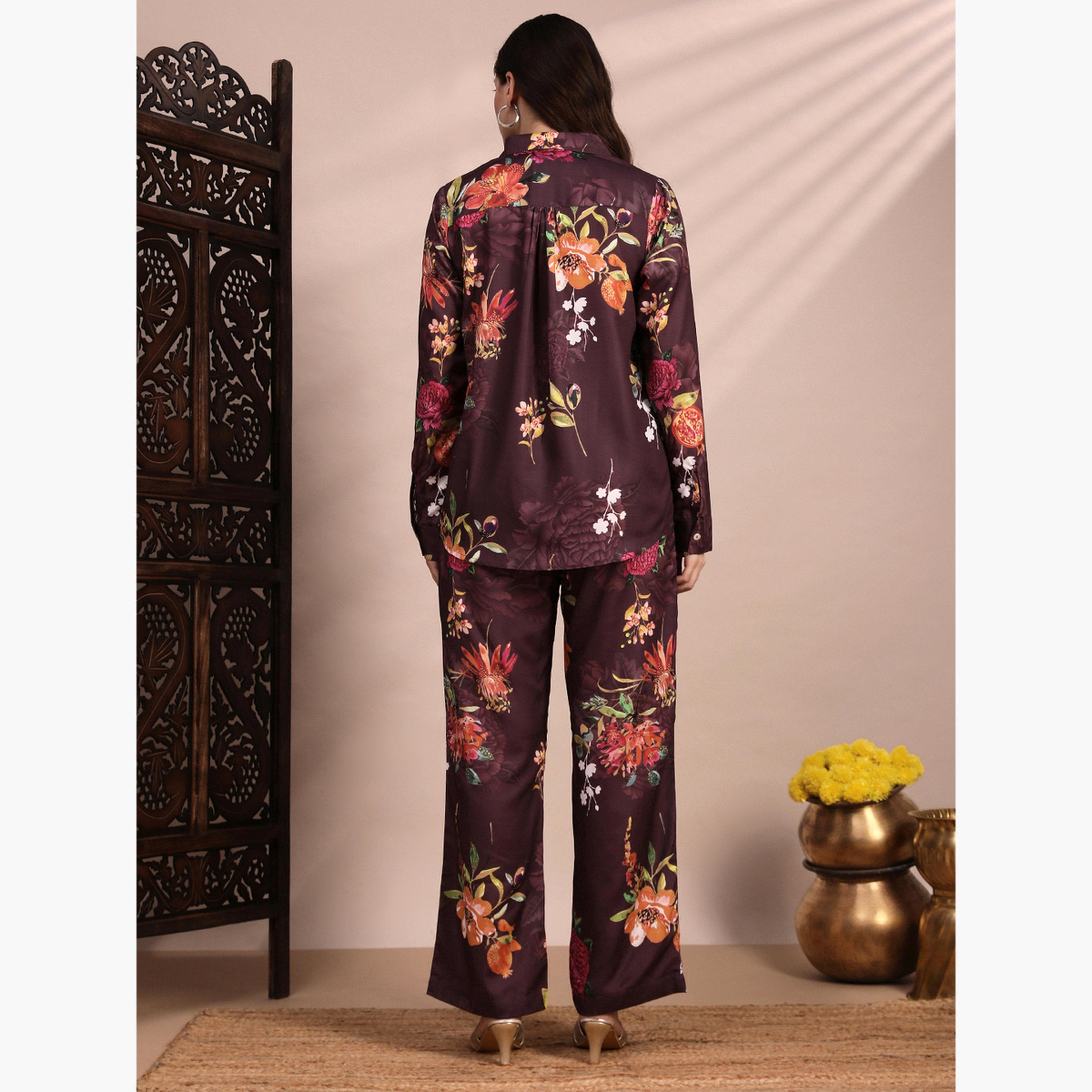 طقم قميص بياقة مطبوع بزهور وبنطلون-women-clothing-coordsets-image-3