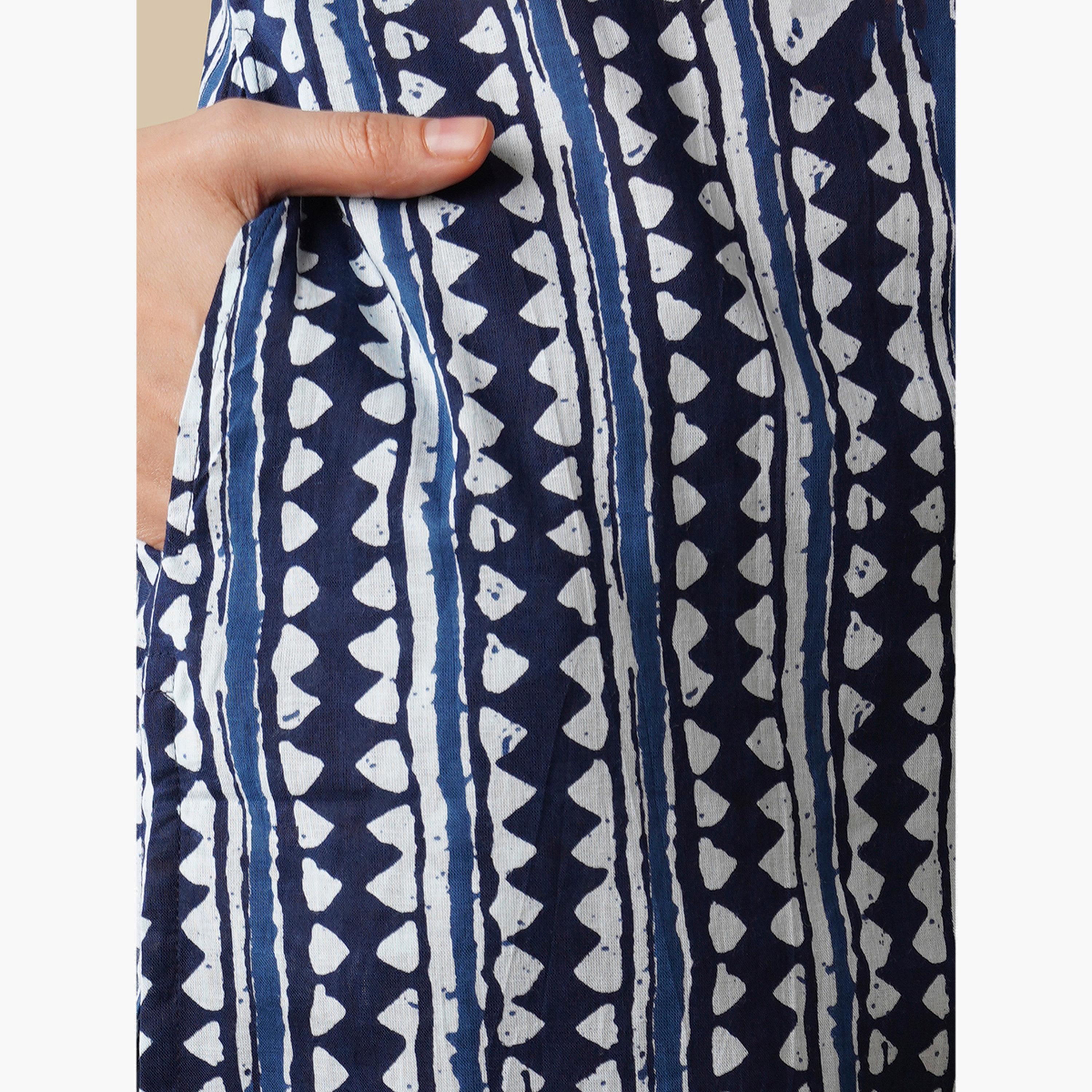 طقم كورتا مستقيمة وبنطال بطبعة خطوط هندسية-women-clothing-ethnicwear-kurtasets-image-5