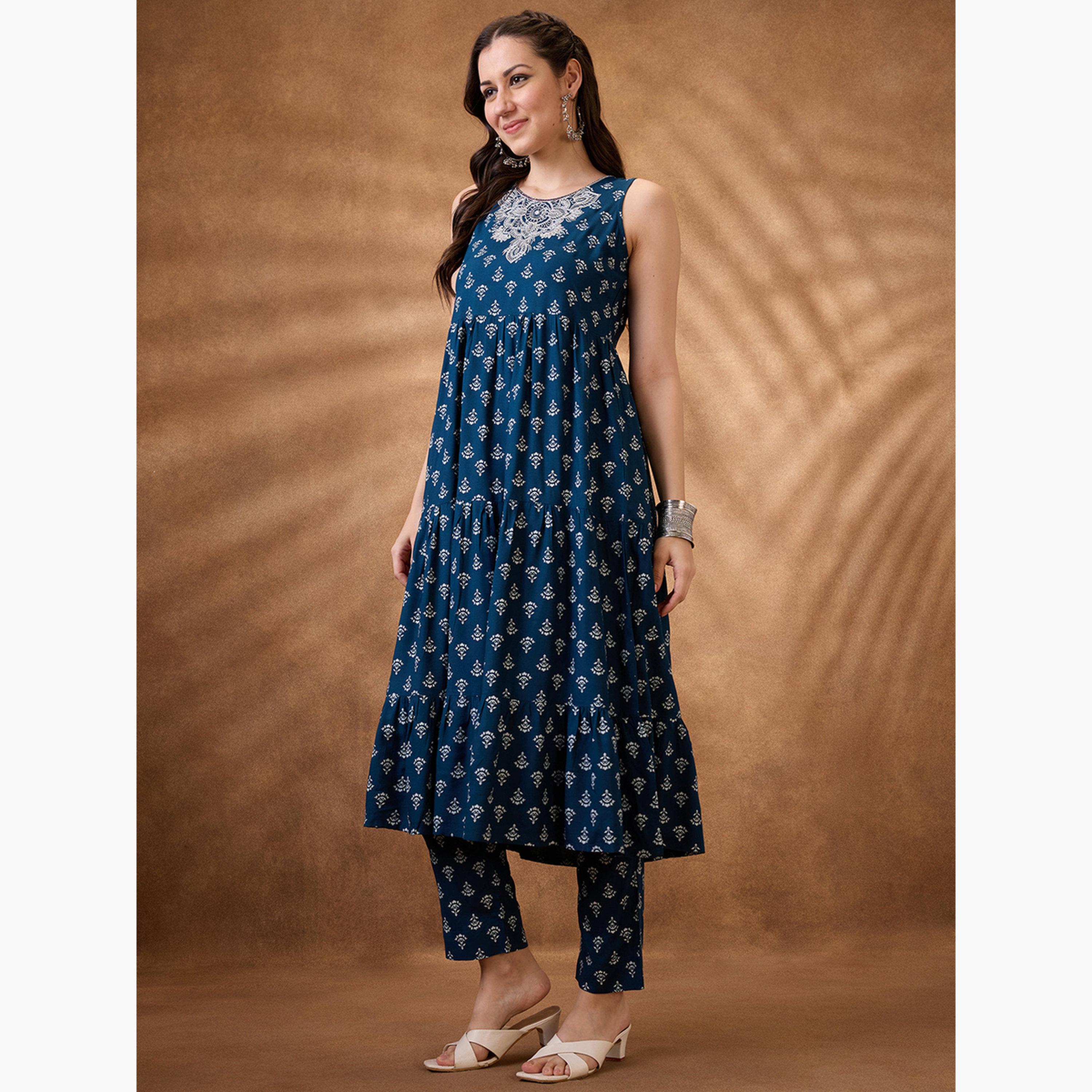 طقم كورتا مطرزة بطبعة أزهار مع بنطال للنساء-women-clothing-ethnicwear-kurtasets-image-2