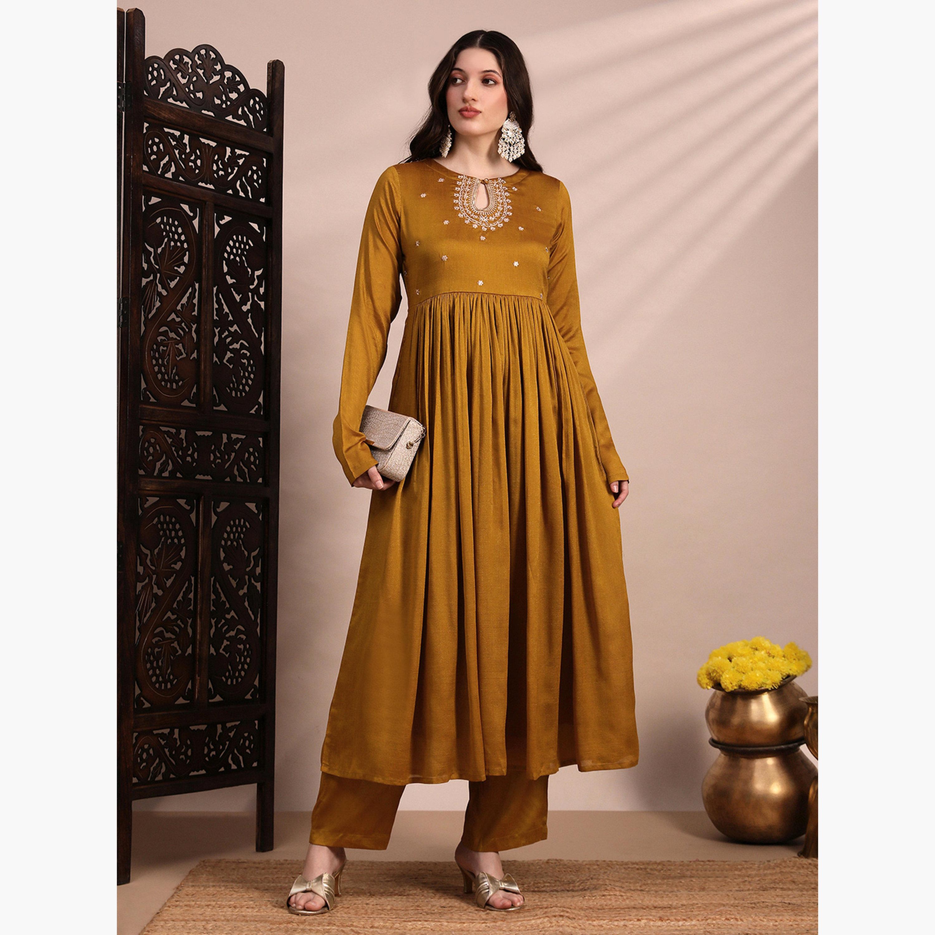 طقم منسق من كورتا مطرزة بالترتر وبنطال بأرجل واسعة-women-clothing-ethnicwear-kurtasets-image-1