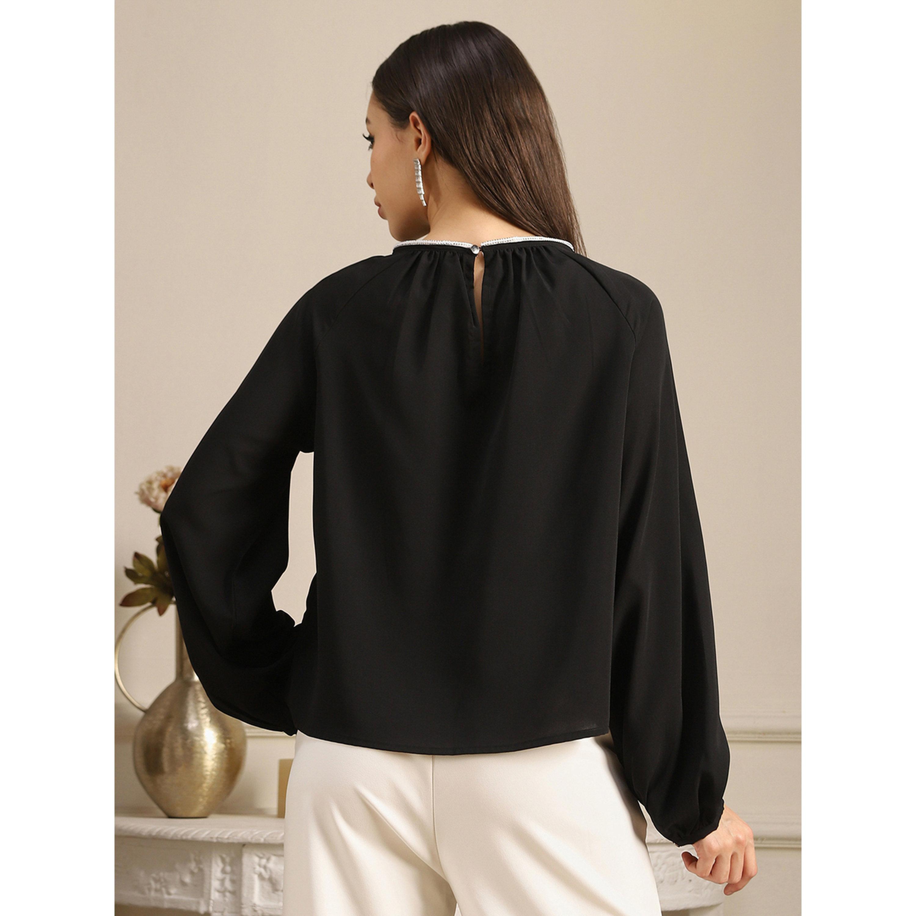 بلوزة بتفاصيل منمقة وكسرات-women-clothing-shirtsandblouses-blouses-image-3