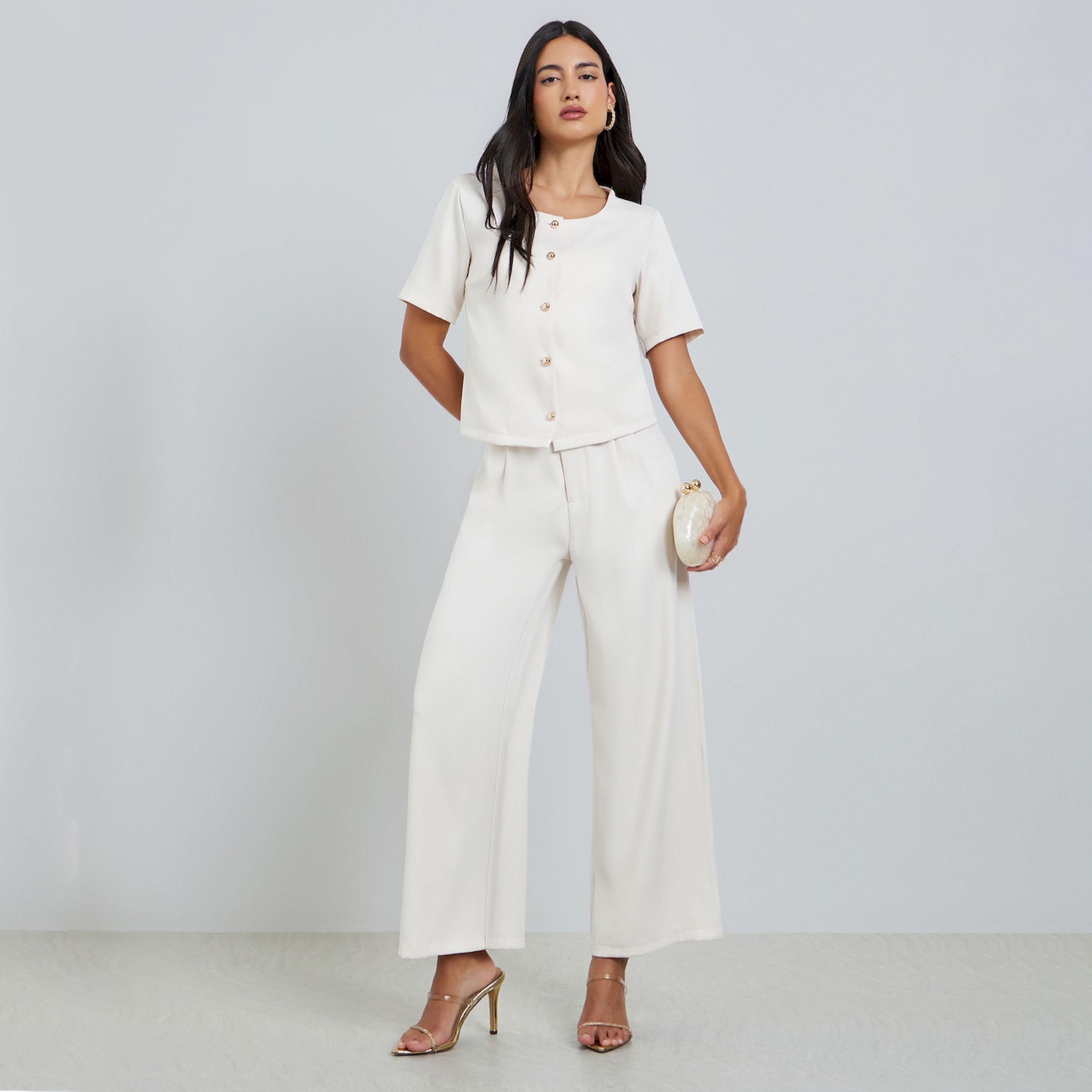 ستايلي - طقم بلوزة قصيرة الأكمام بأزرار وبنطال لون أبيض كريمي-women-clothing-coordsets-image-1