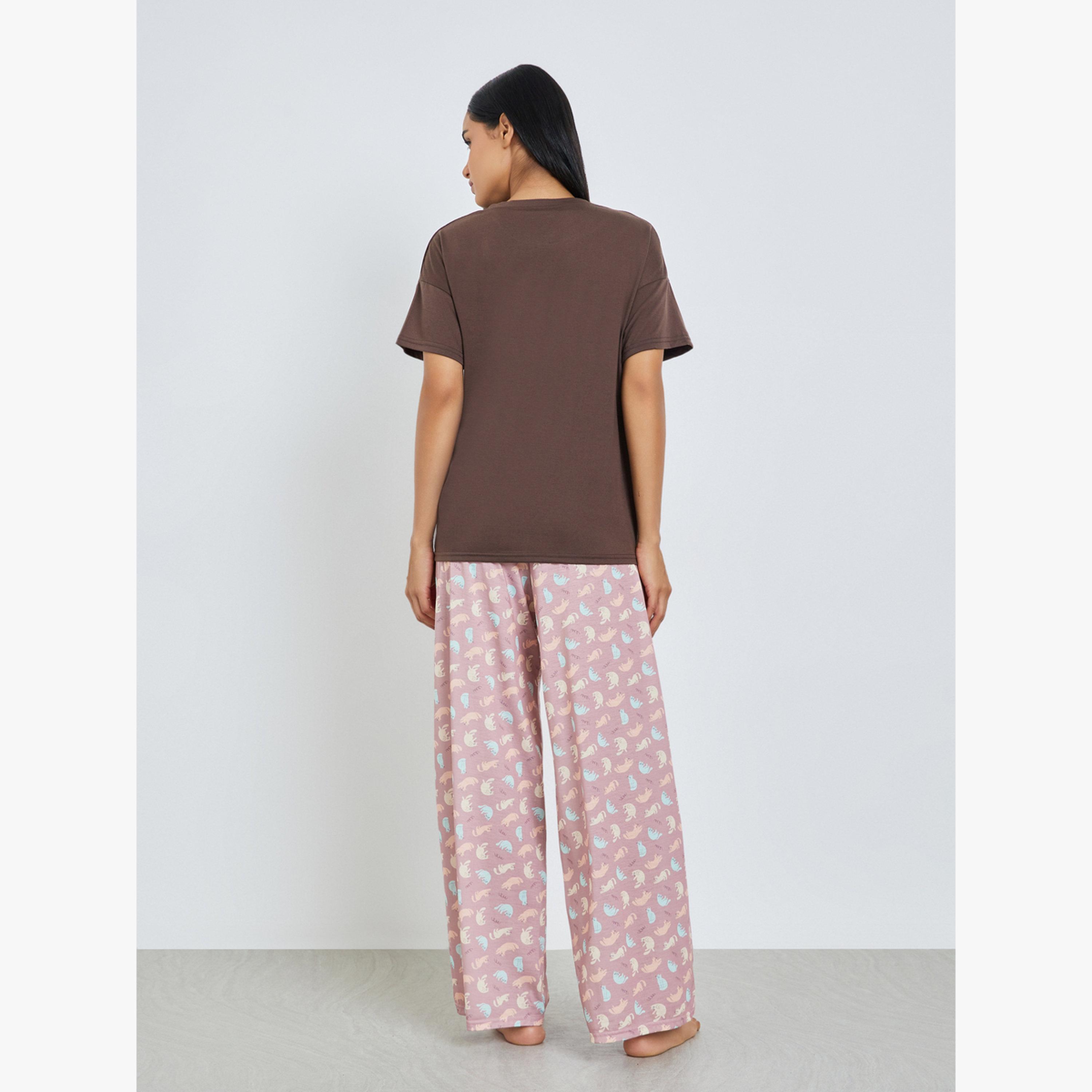 طقم بيجاما من بنطال وتيشيرت بأكتاف منسدلة وطبعة جرافيك-women-clothing-nightwear-pyjamas-longsets-image-3
