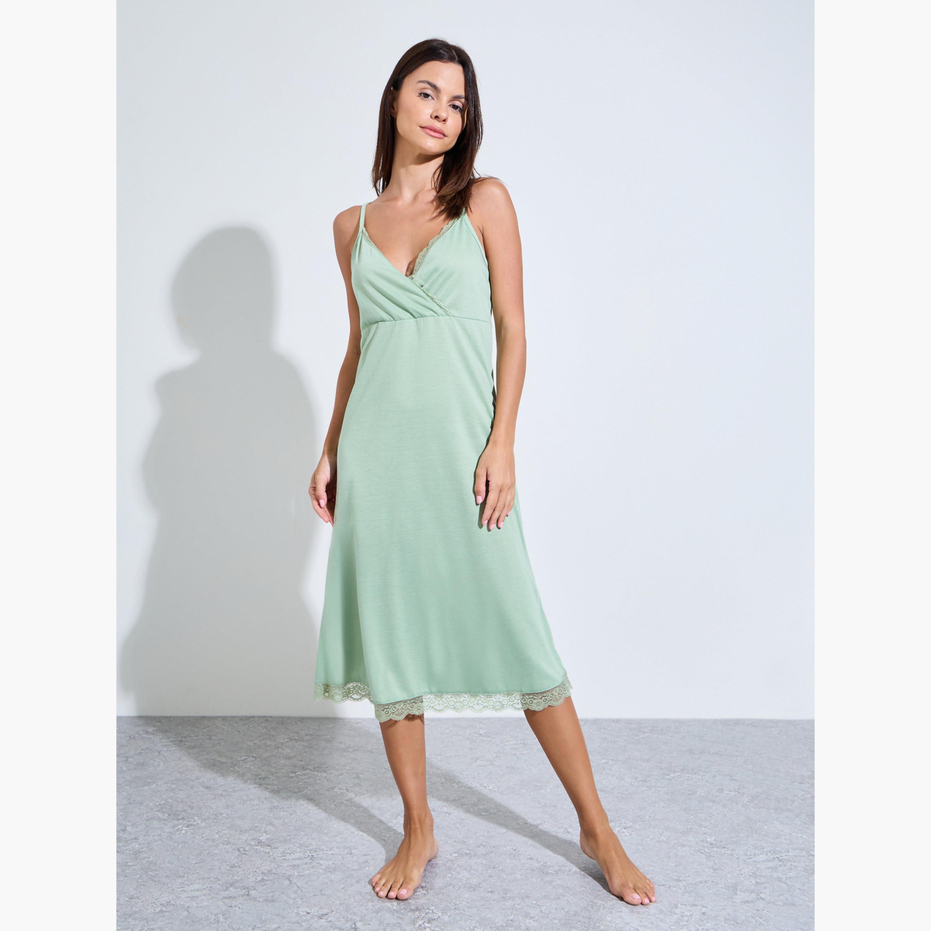 ستايلي - فستان داخلي أخضر مزين بالدانتيل فتحة رقبة على شكل حرف V متقاطعة-women-clothing-nightwear-nighties-image-2