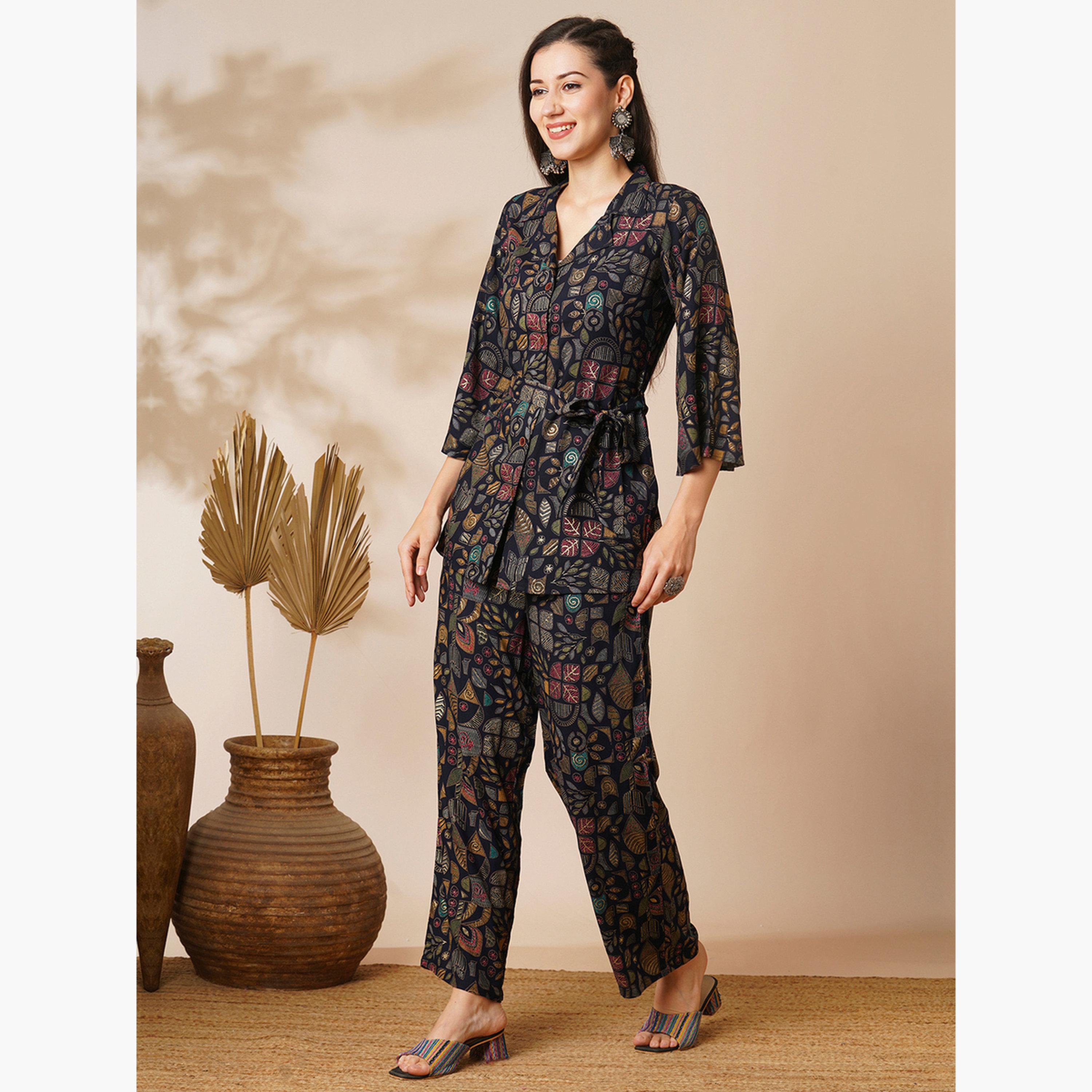 طقم قميص وبنطلون مطبوع بورق ذهبي-women-clothing-coordsets-image-2