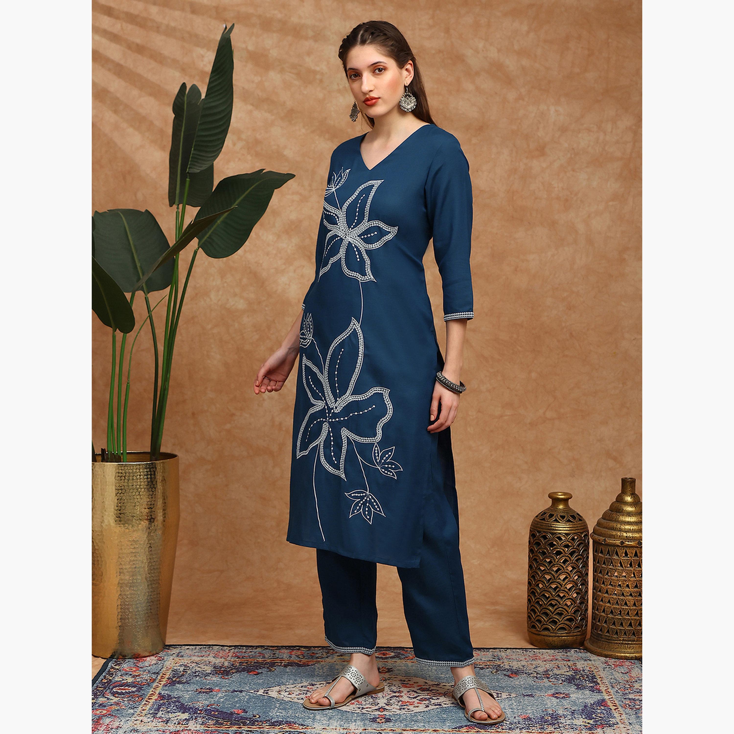 طقم كورتا مستقيمة وبنطال واسع مطرز بزهور-women-clothing-ethnicwear-kurtasets-image-2