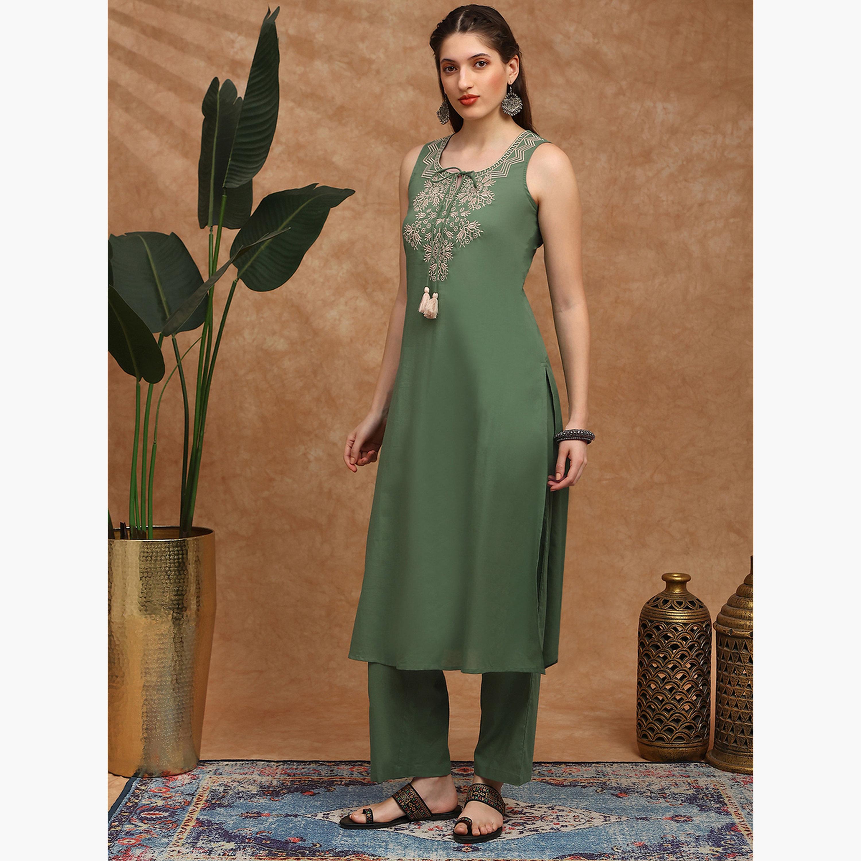 Globus X Styli Women Green Embroidered Straight Kurta with Pants Set-women-clothing-ethnicwear-kurtasets-image-2