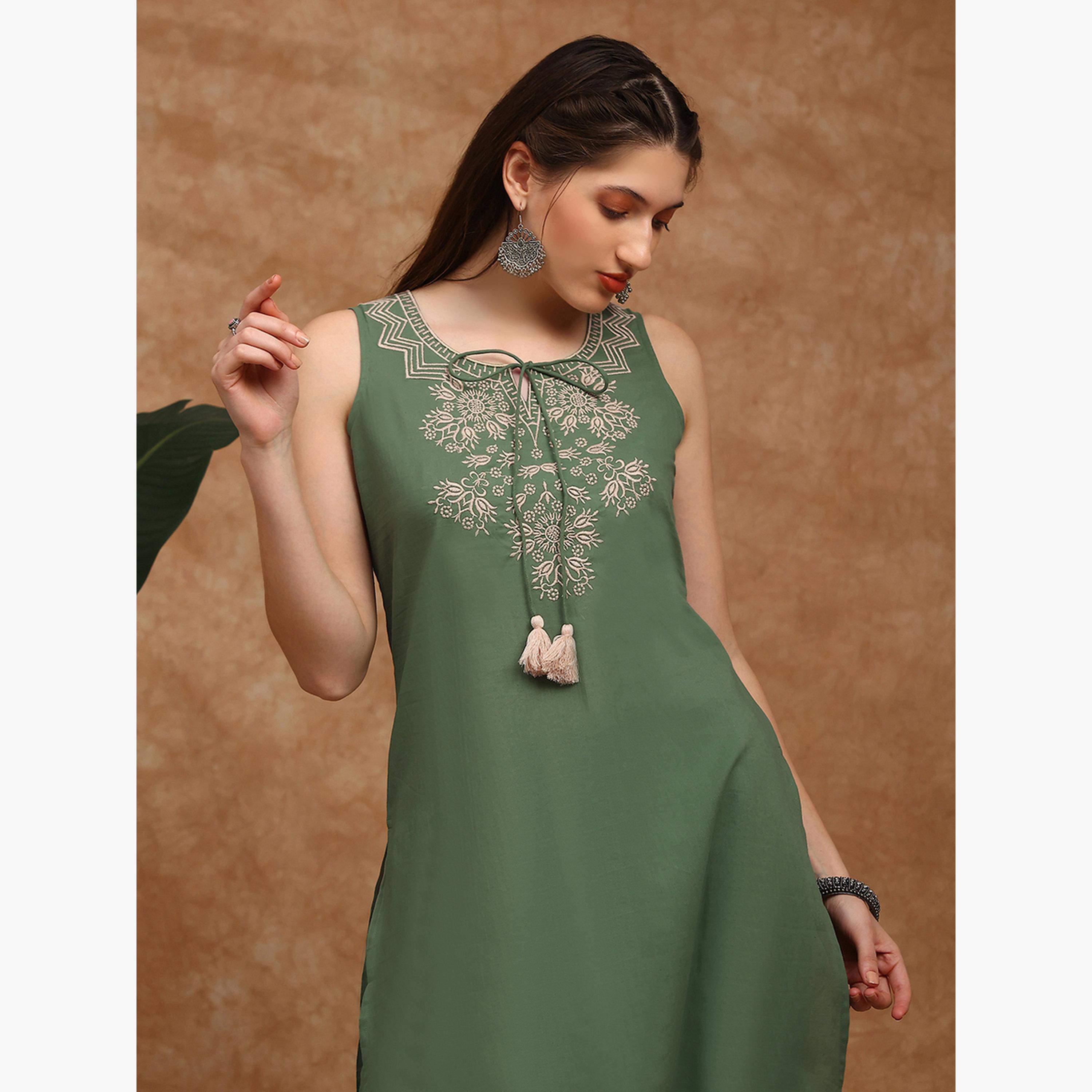 Globus X Styli Women Green Embroidered Straight Kurta with Pants Set-women-clothing-ethnicwear-kurtasets-image-4