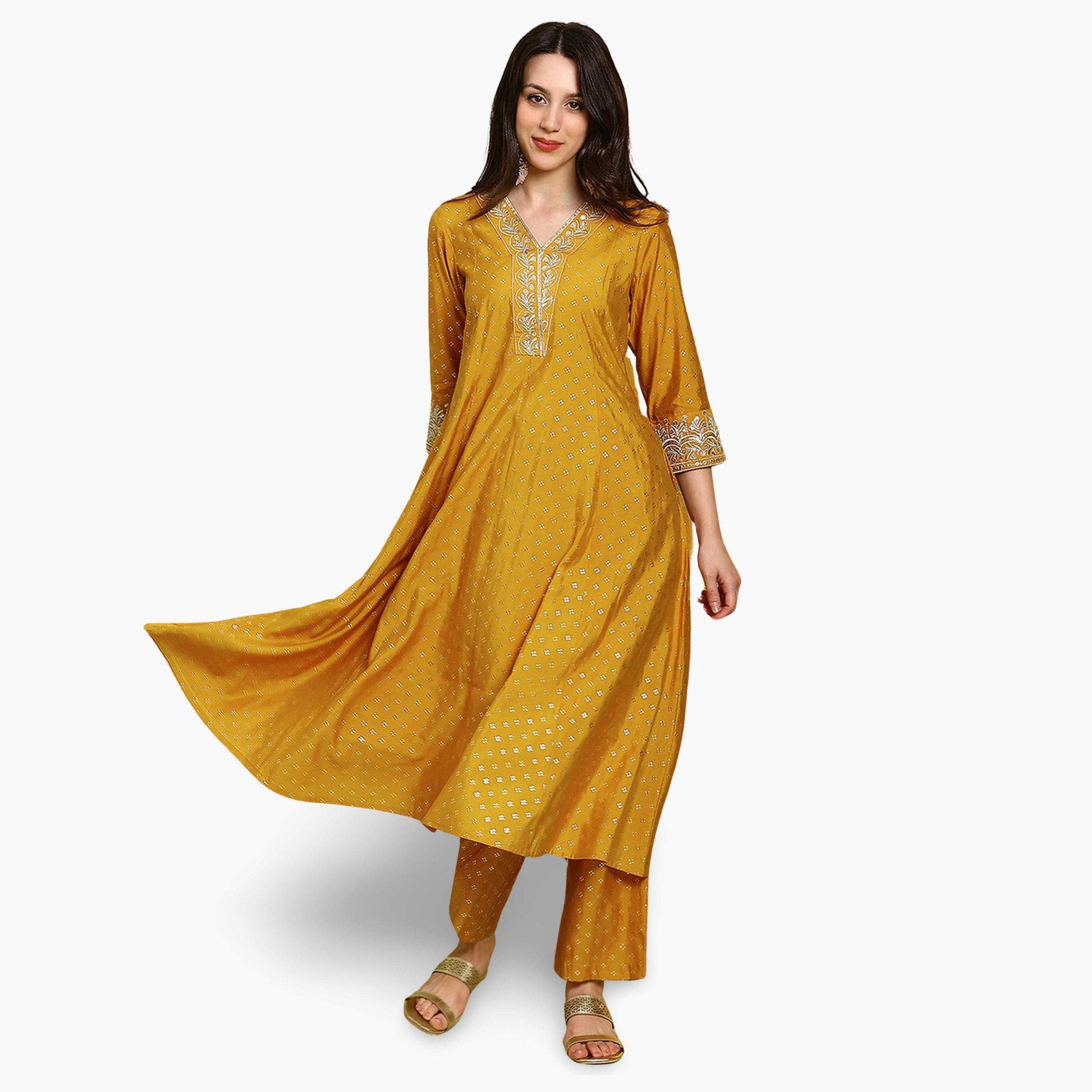طقم كورتا مطرزة وبنطال واسع الأرجل للنساء-women-clothing-ethnicwear-kurtasets-image-1