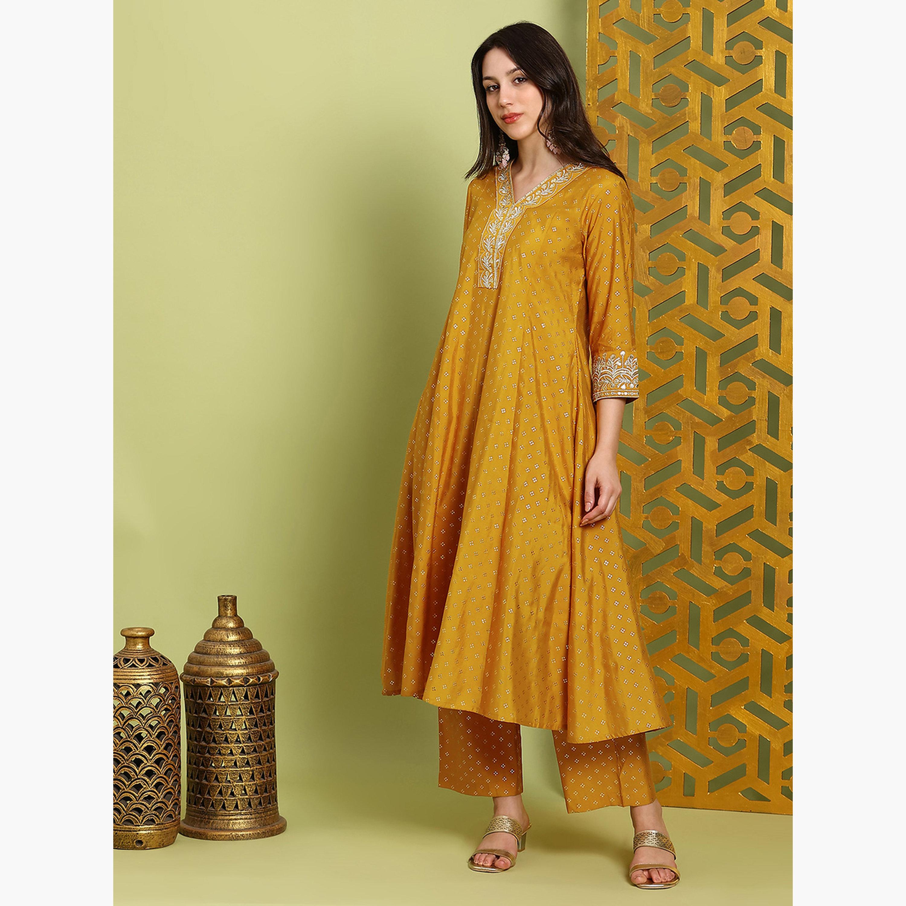 طقم كورتا مطرزة وبنطال واسع الأرجل للنساء-women-clothing-ethnicwear-kurtasets-image-2