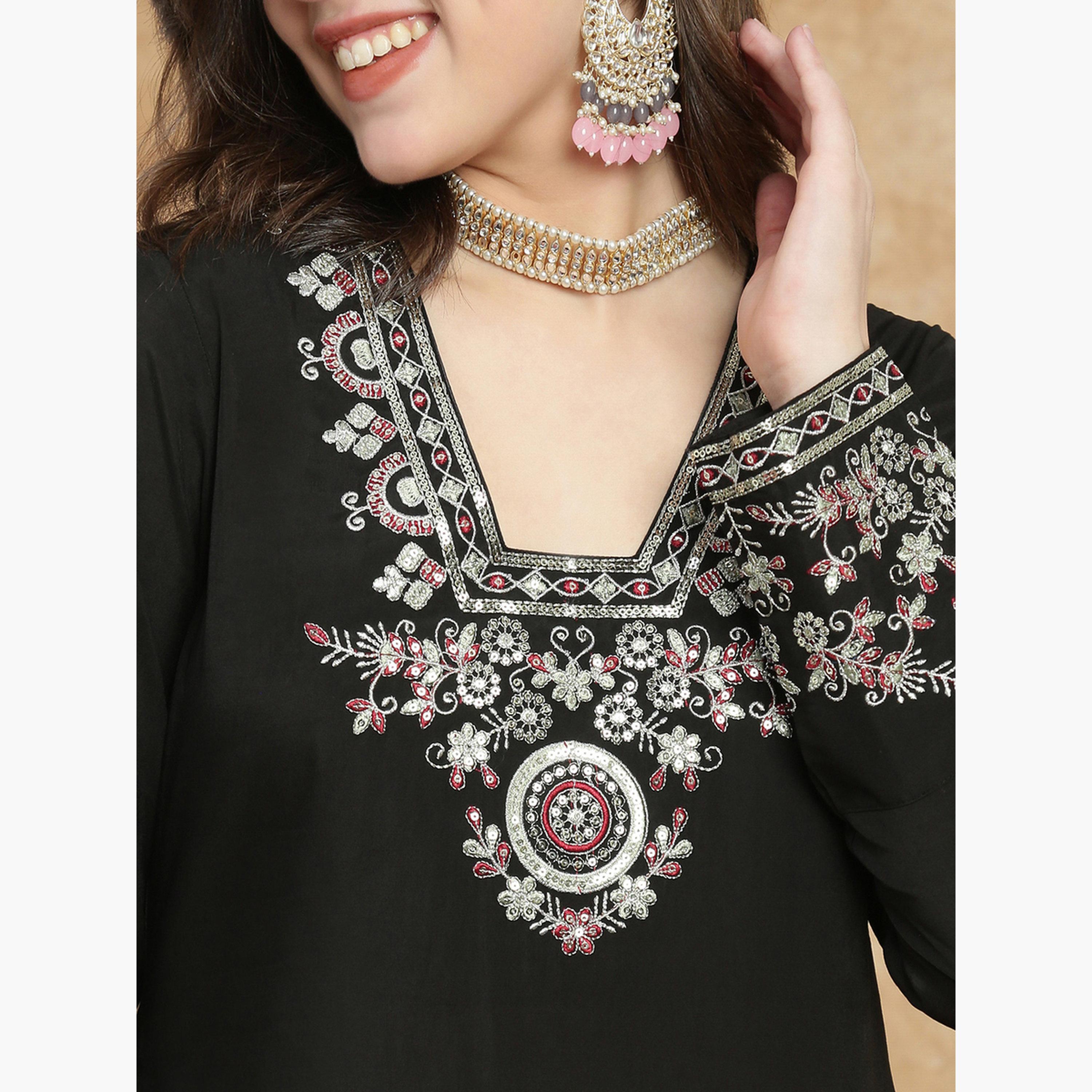 طقم كورتا مطرزة بزخارف زاري وترتر مع بنطال-women-clothing-ethnicwear-kurtasets-image-6