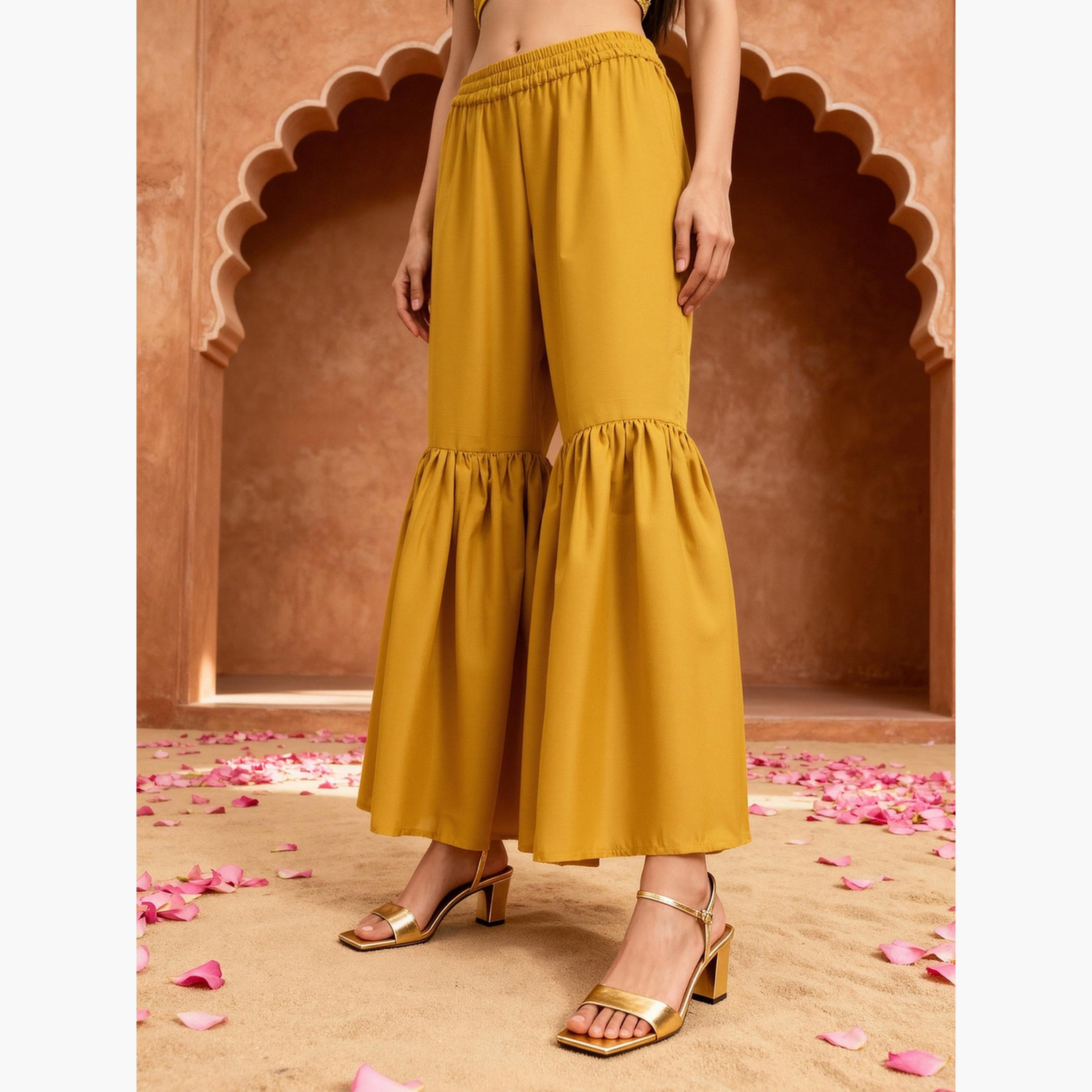 طقم كورتا مطرزة بزخارف زاري وأزهار مع شرار ودوباتا-women-clothing-ethnicwear-kurtasets-image-5