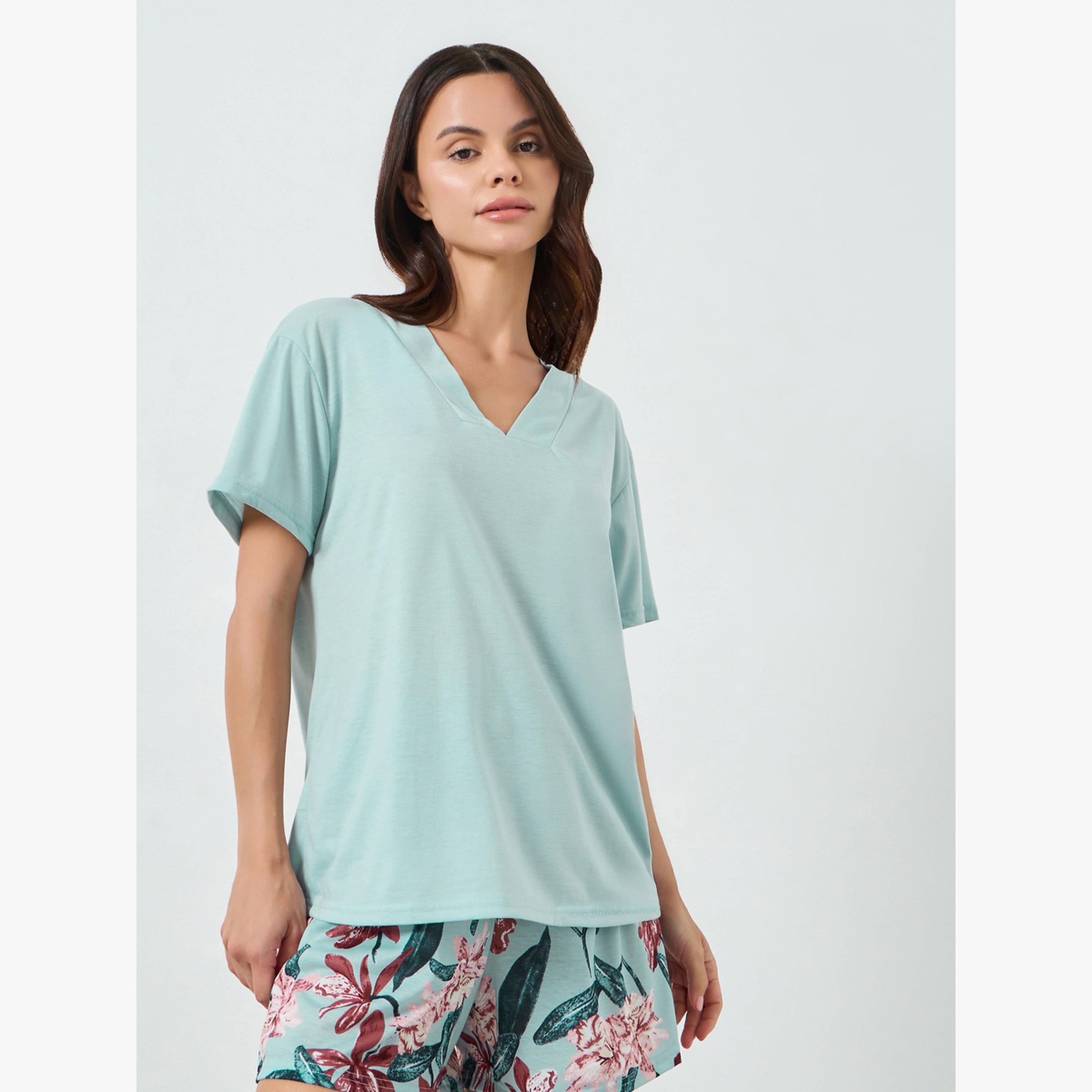 مجموعة من شورت بطبعة زهور وتيشيرت-women-clothing-nightwear-pyjamas-shortsets-image-3