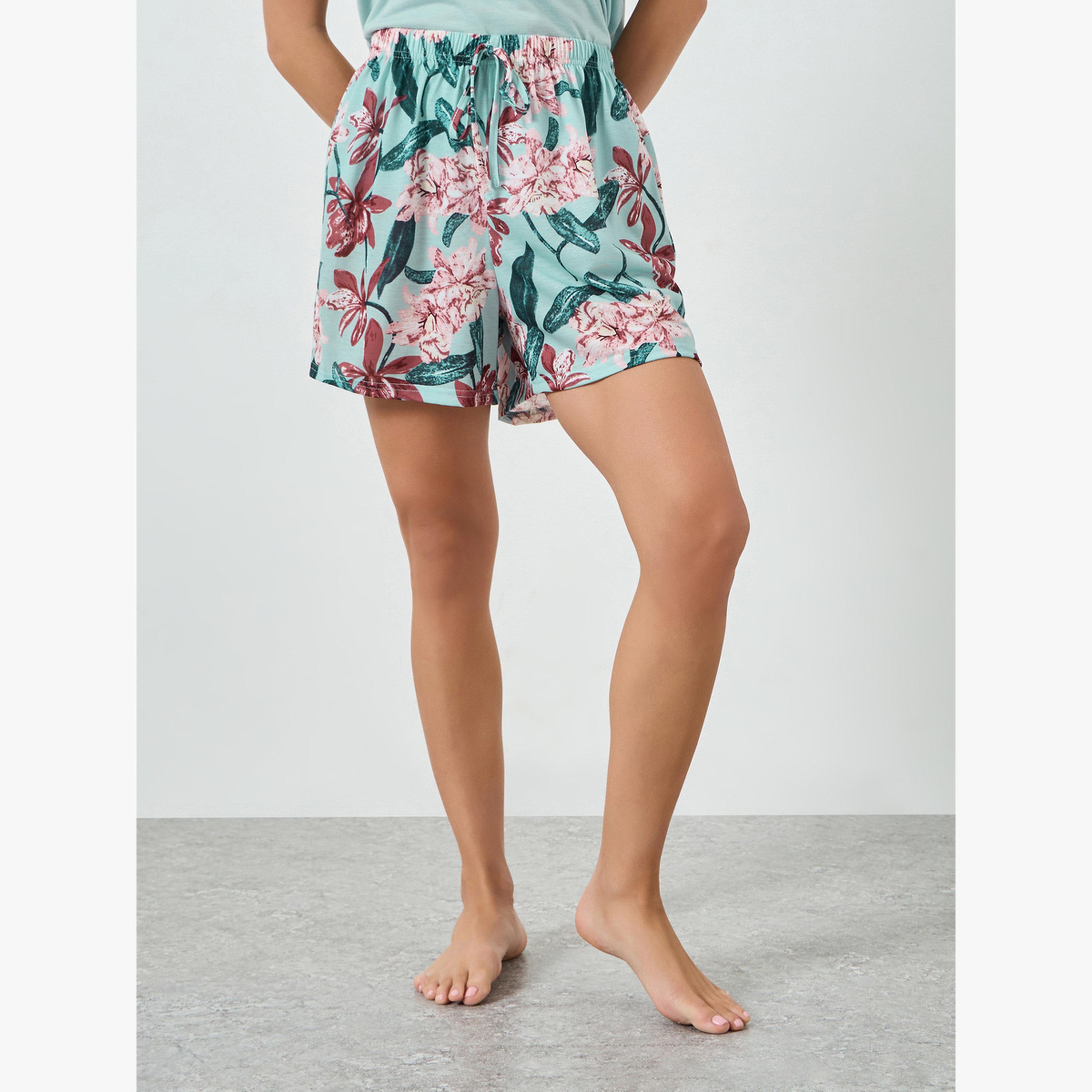 مجموعة من شورت بطبعة زهور وتيشيرت-women-clothing-nightwear-pyjamas-shortsets-image-6
