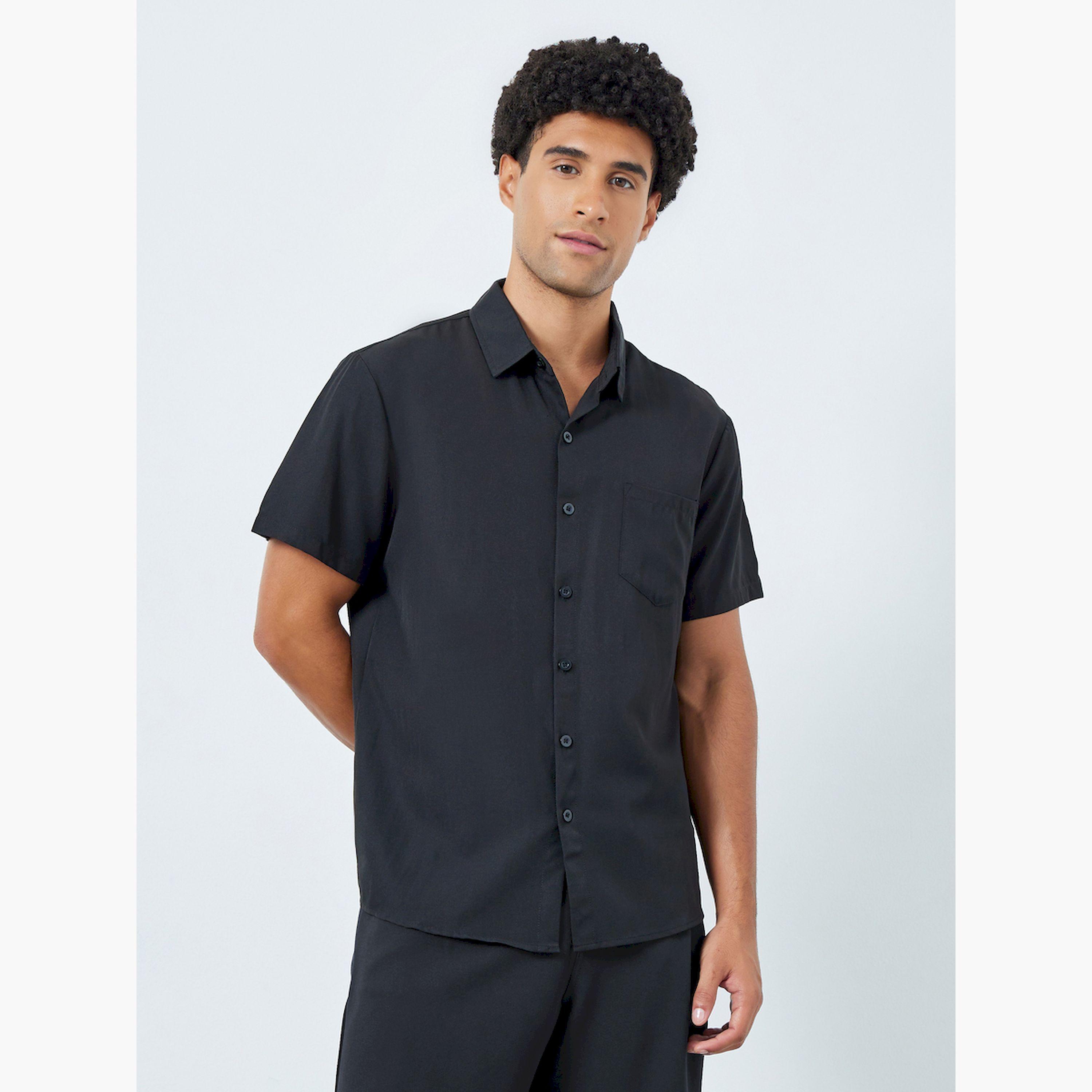 قميص رجالي أسود بأكمام قصيرة وجيب-men-clothing-shirts-image-3