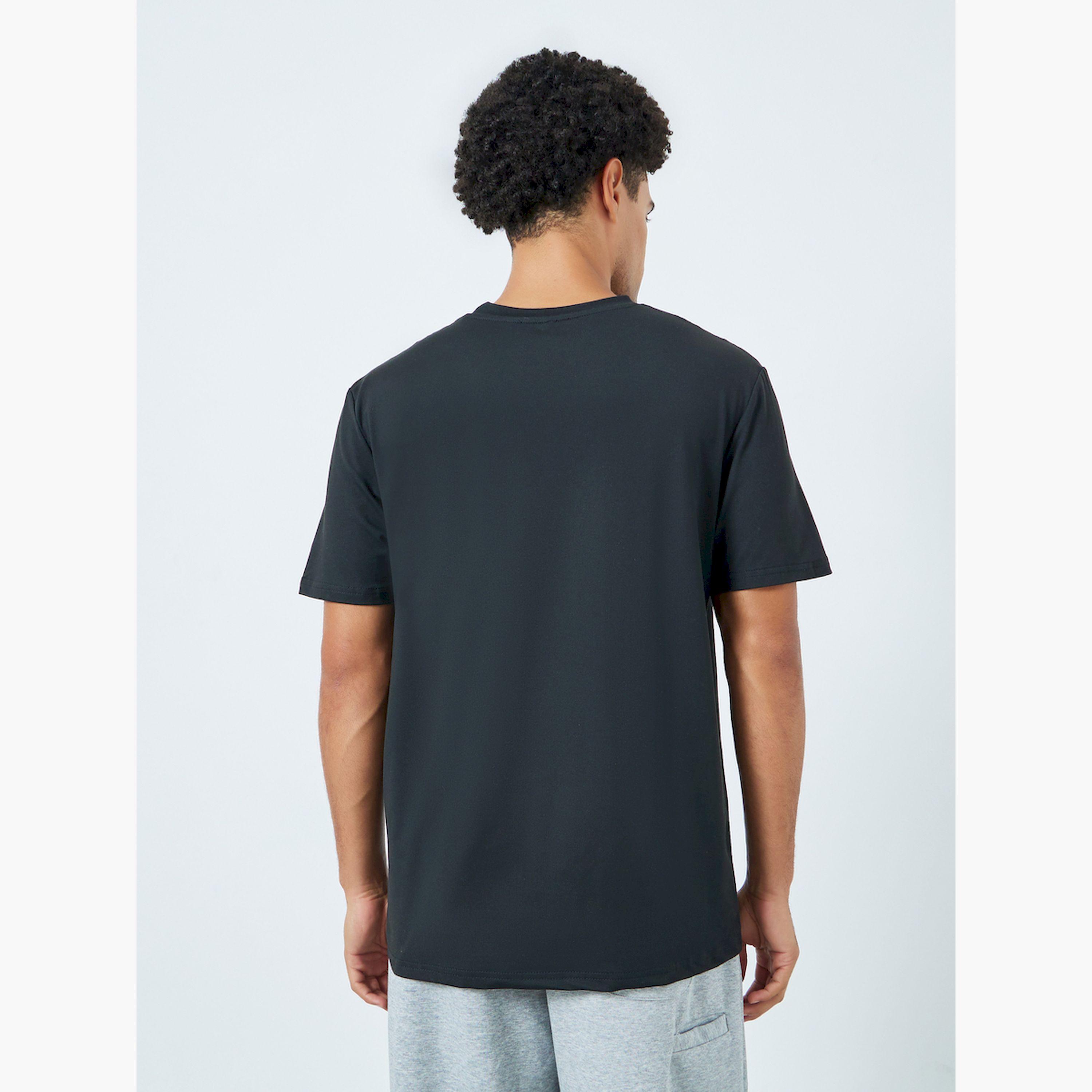 تيشيرت رجالي بياقة مستديرة وطبعة جرافيك-men-clothing-tshirtsandpolos-tshirts-image-4