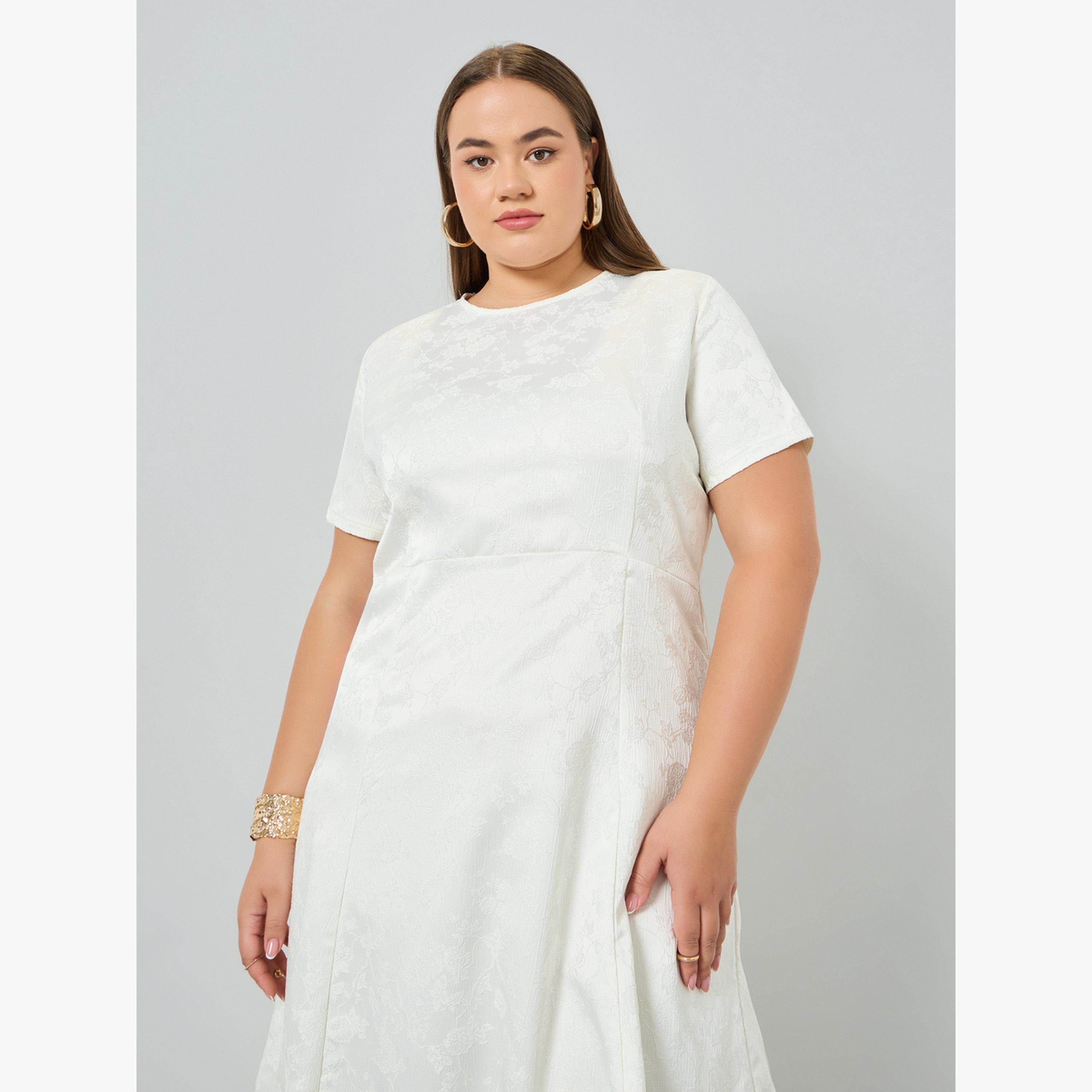 Styli Plus Size Jacquard A-Line Maxi Dress-women-clothing-dresses-image-2