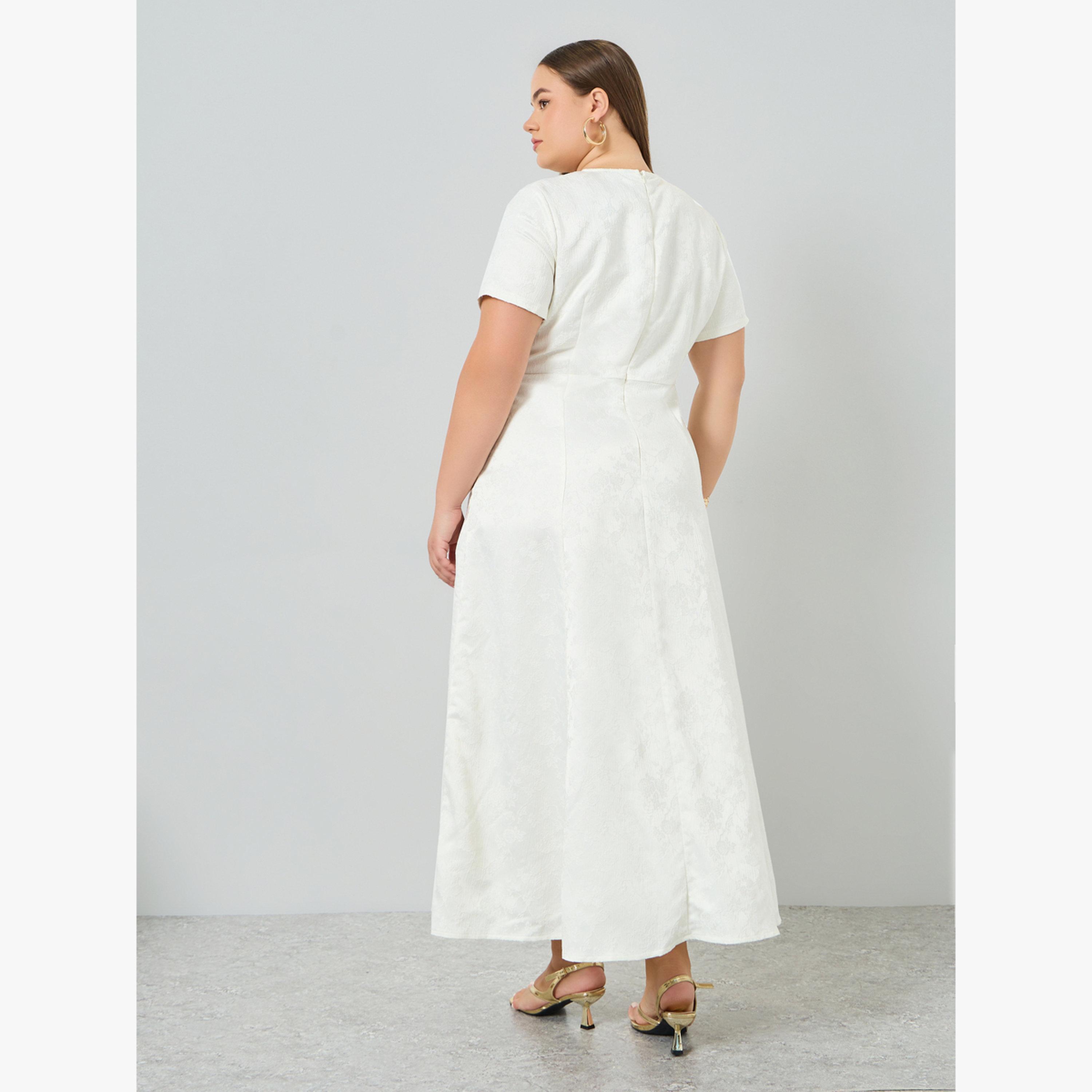 Styli Plus Size Jacquard A-Line Maxi Dress-women-clothing-dresses-image-4