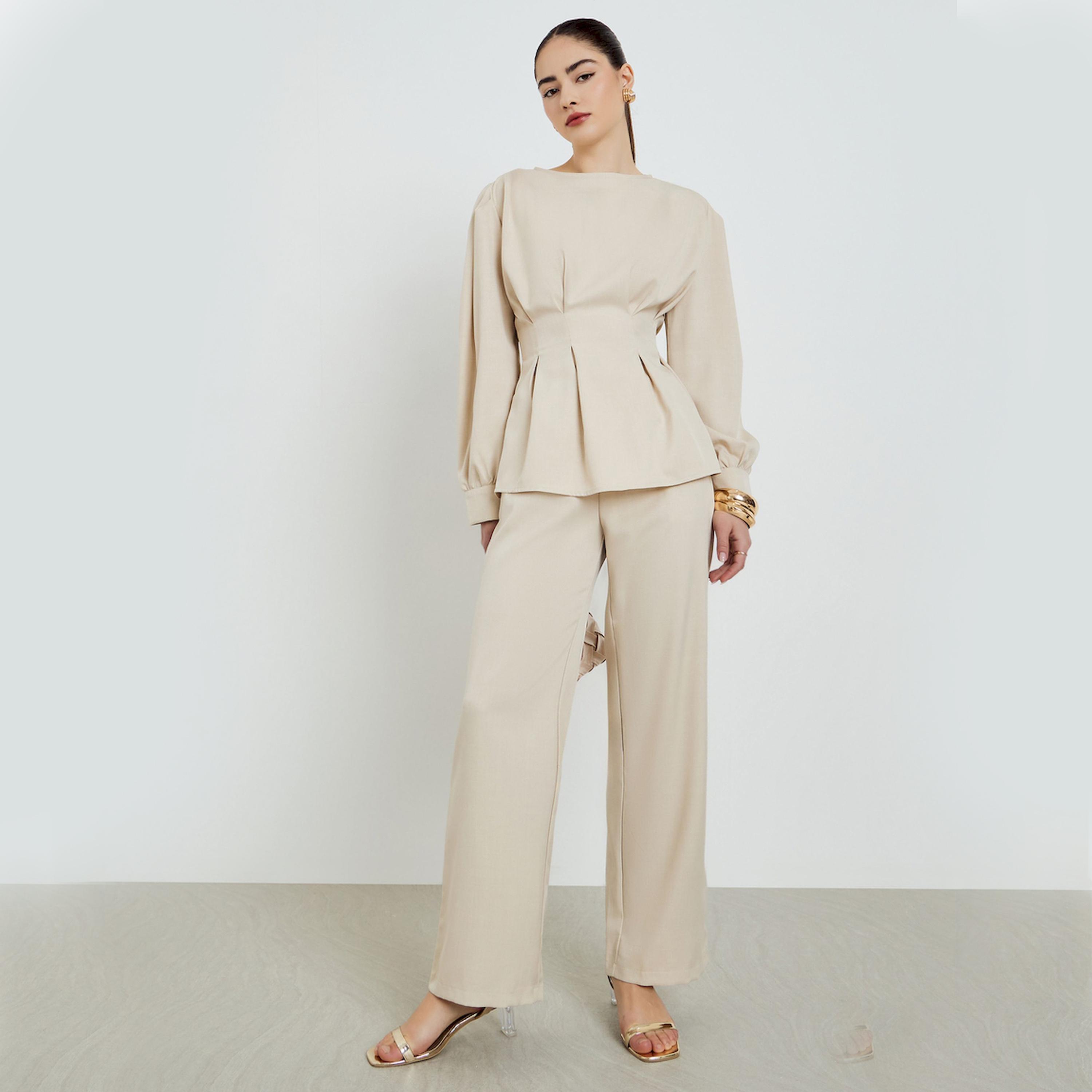 طقم منسق من بنطال بأرجل واسعة وبلوزة بأكمام طويلة وكسرات-women-clothing-coordsets-image-1