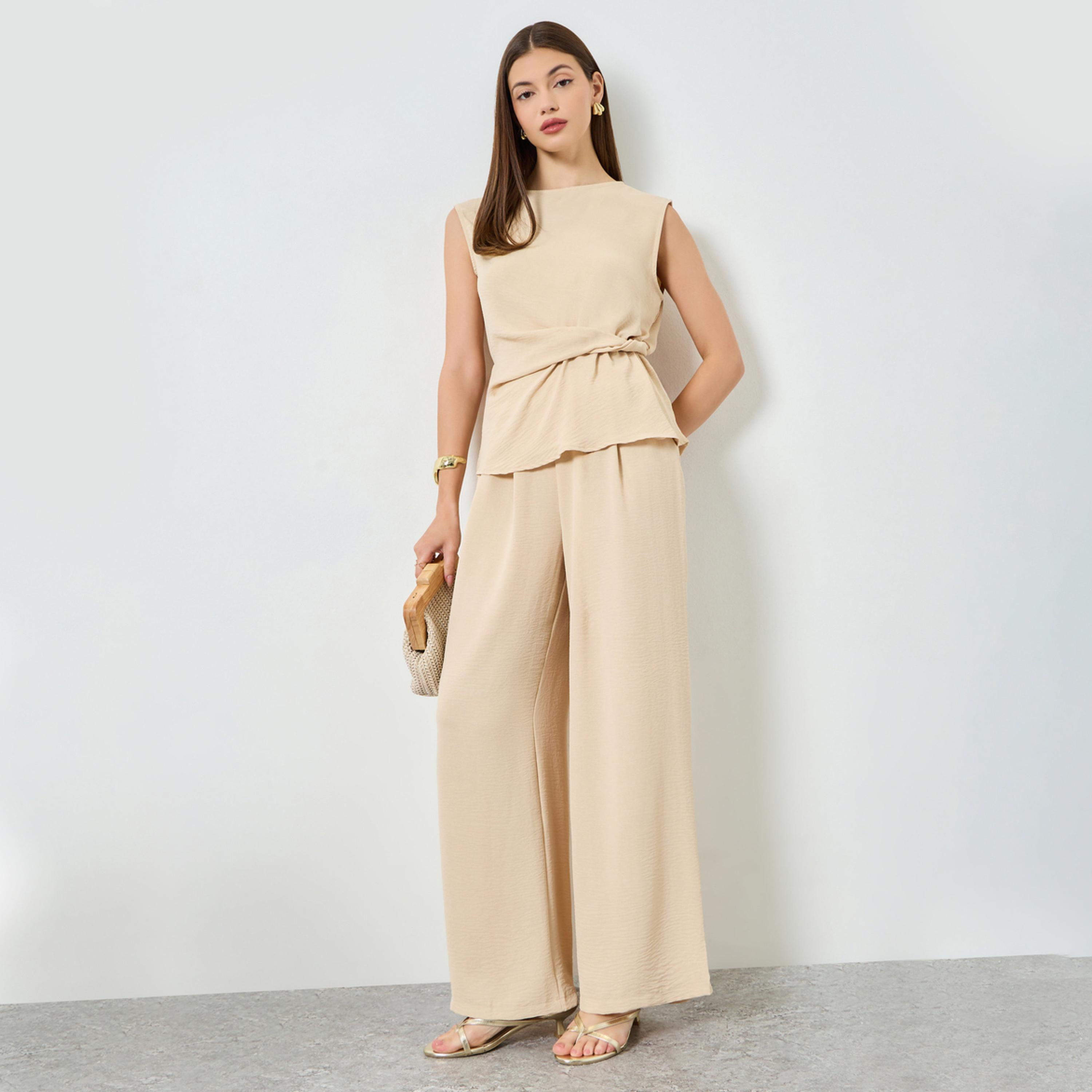 ستايلي - طقم بلوزة بدون أكمام بخصر مكشكش وبنطال واسع الساقين لون بيج-women-clothing-coordsets-image-1