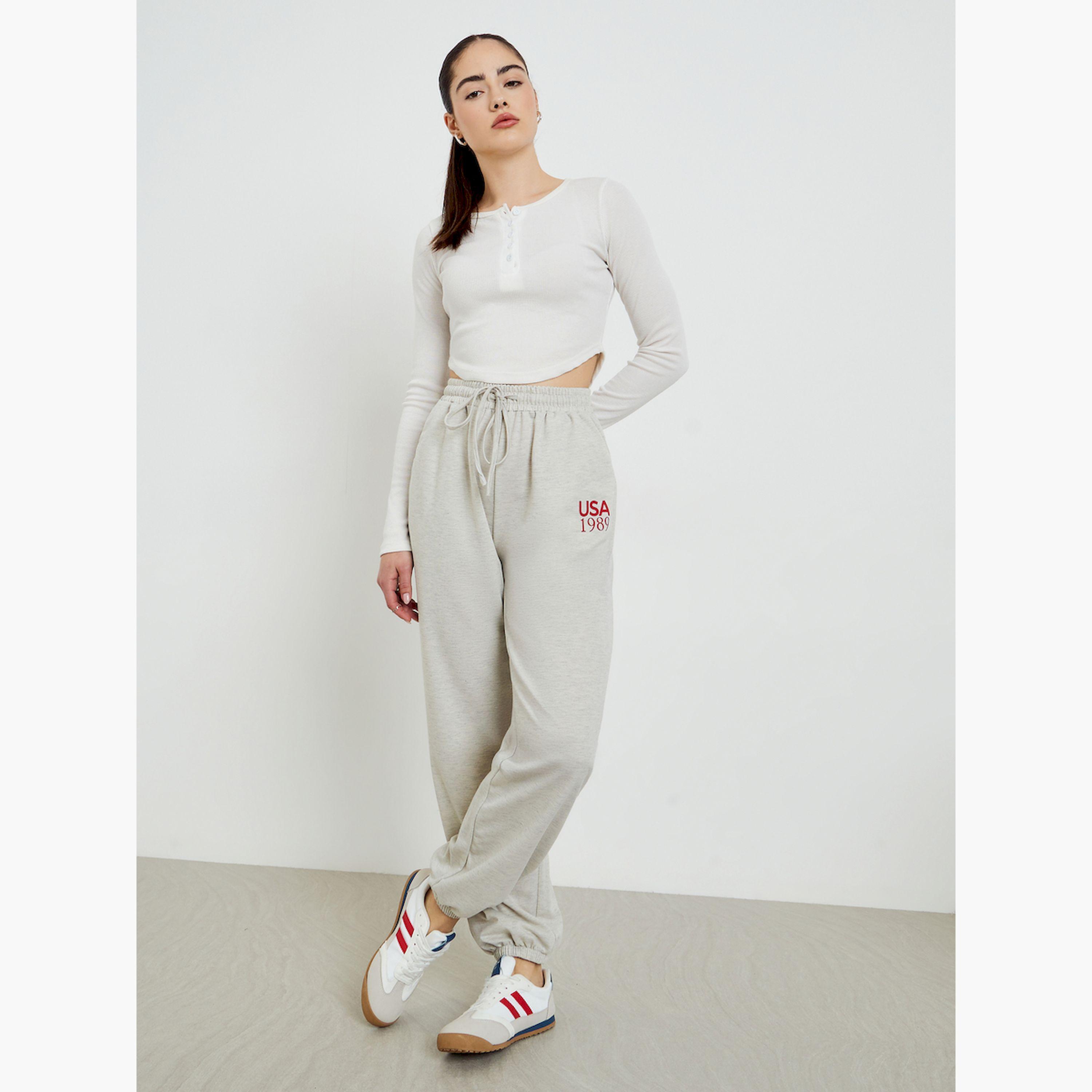 بنطال جوغر مطبوع برباط خصر وحواف مطاطية-women-clothing-bottoms-joggers-image-2