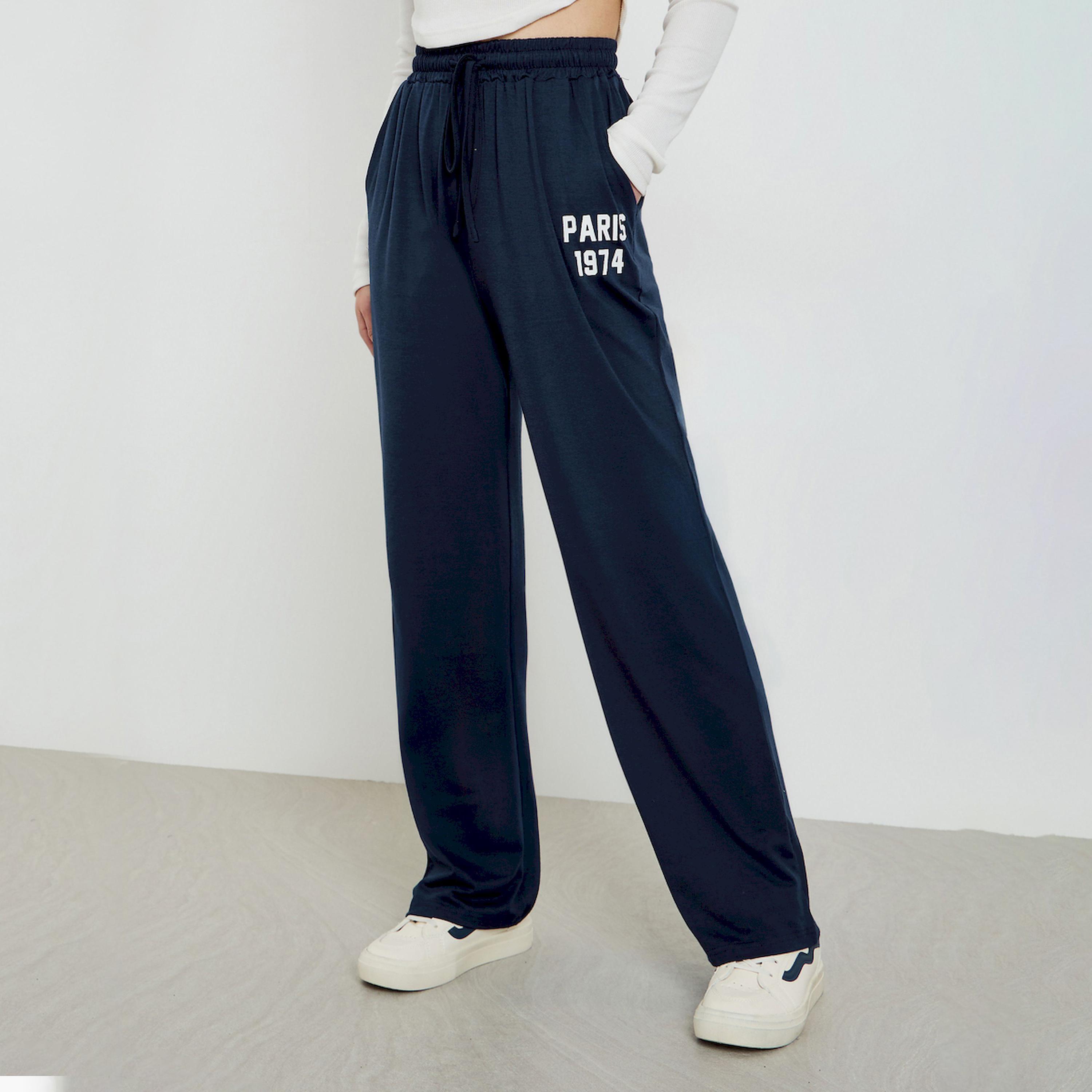 بنطال جوغر بأرجل واسعة وتفاصيل مطبوعة-women-clothing-bottoms-joggers-image-1
